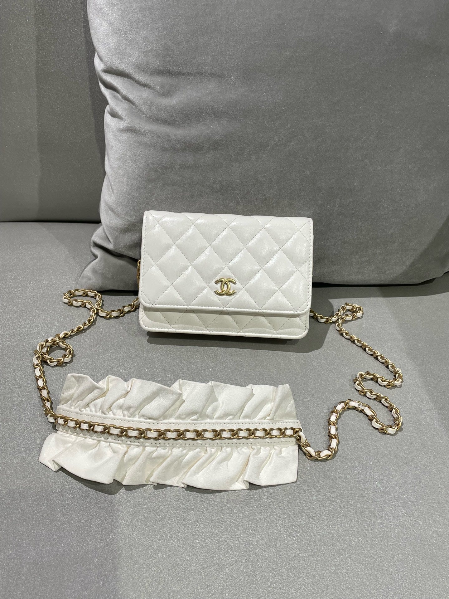 Chanel White Crossbody AP1820B0436910601