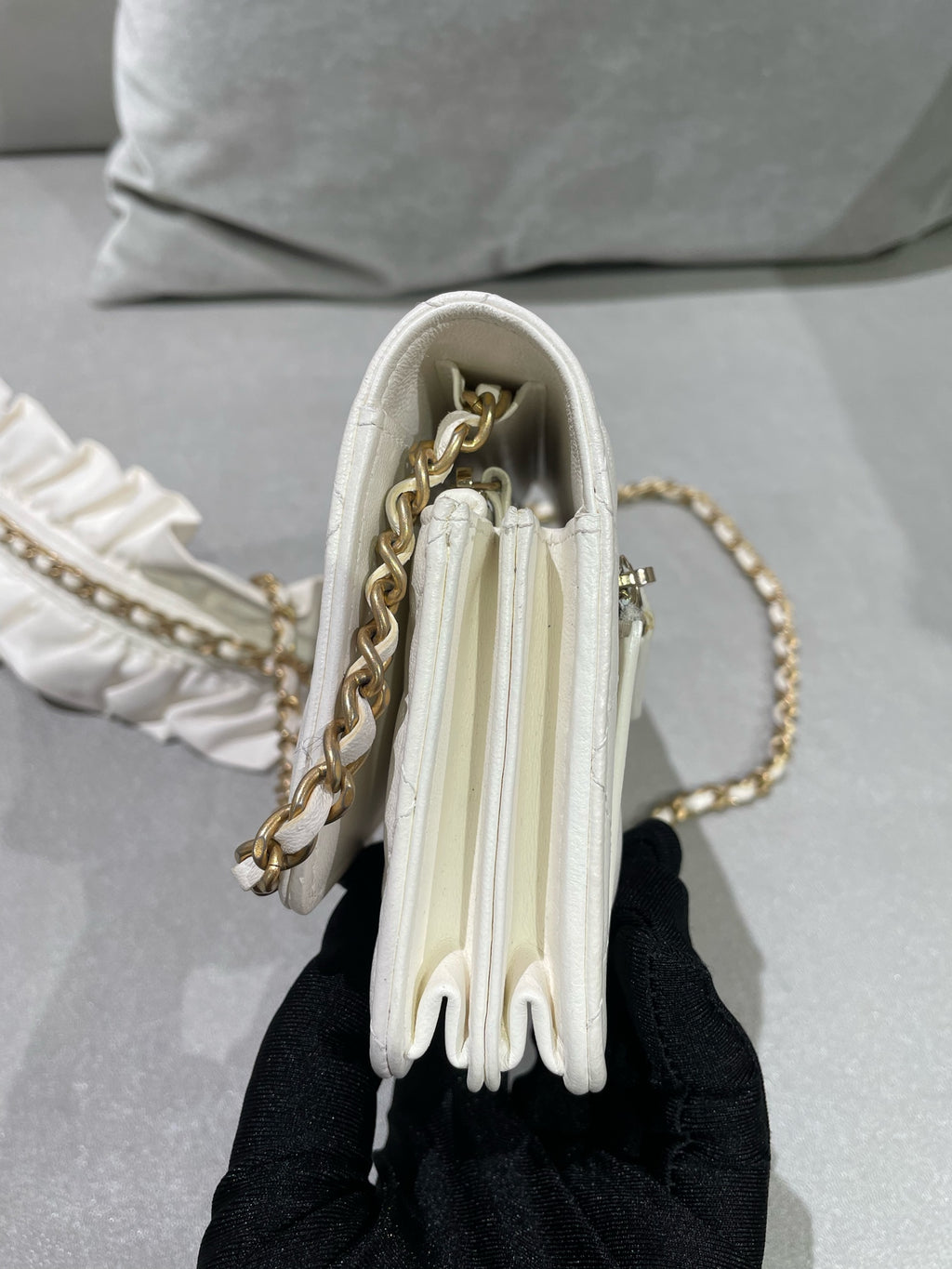 Chanel White Crossbody AP1820B0436910601