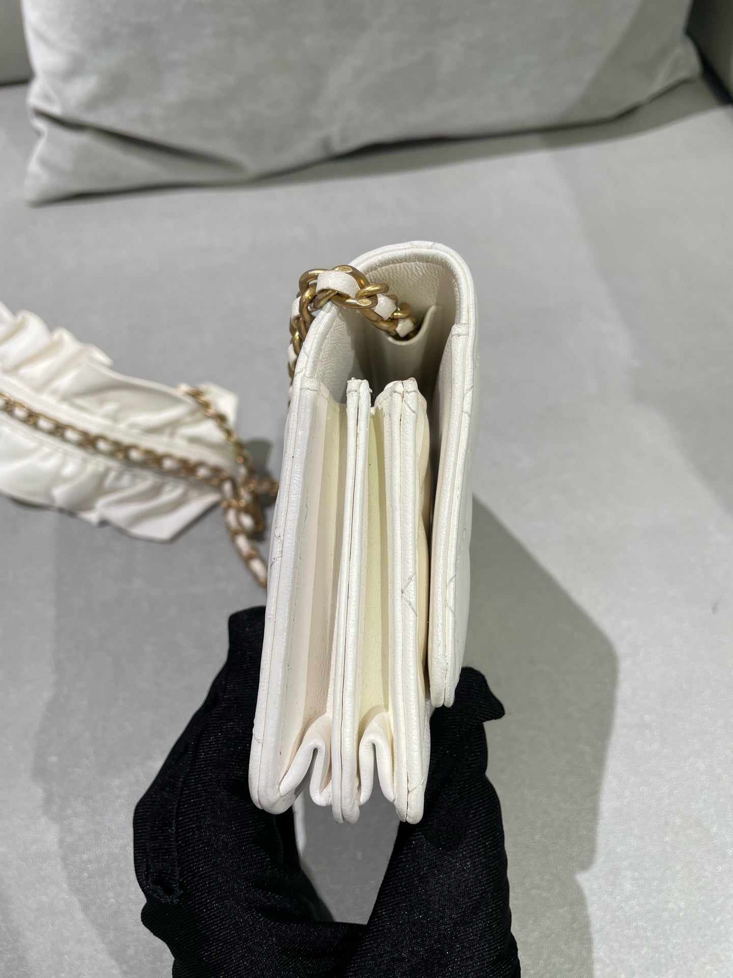 Chanel White Crossbody AP1820B0436910601