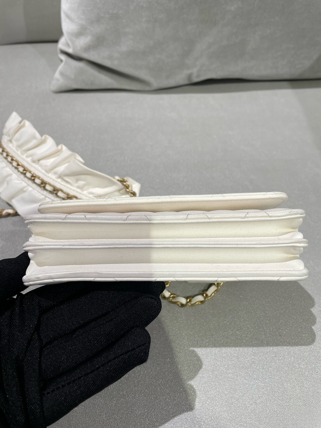 Chanel White Crossbody AP1820B0436910601