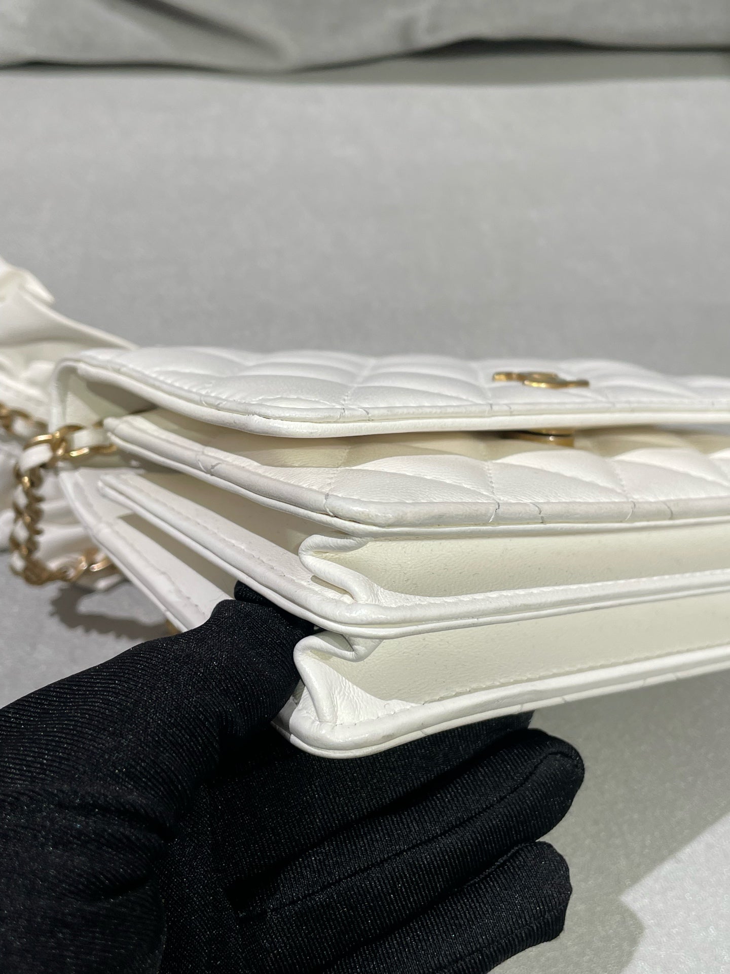 Chanel White Crossbody AP1820B0436910601