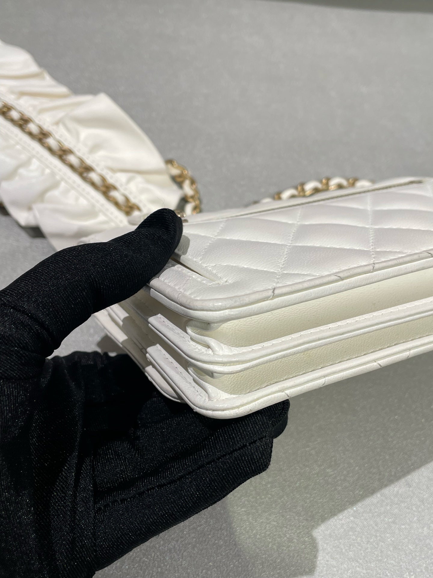 Chanel White Crossbody AP1820B0436910601