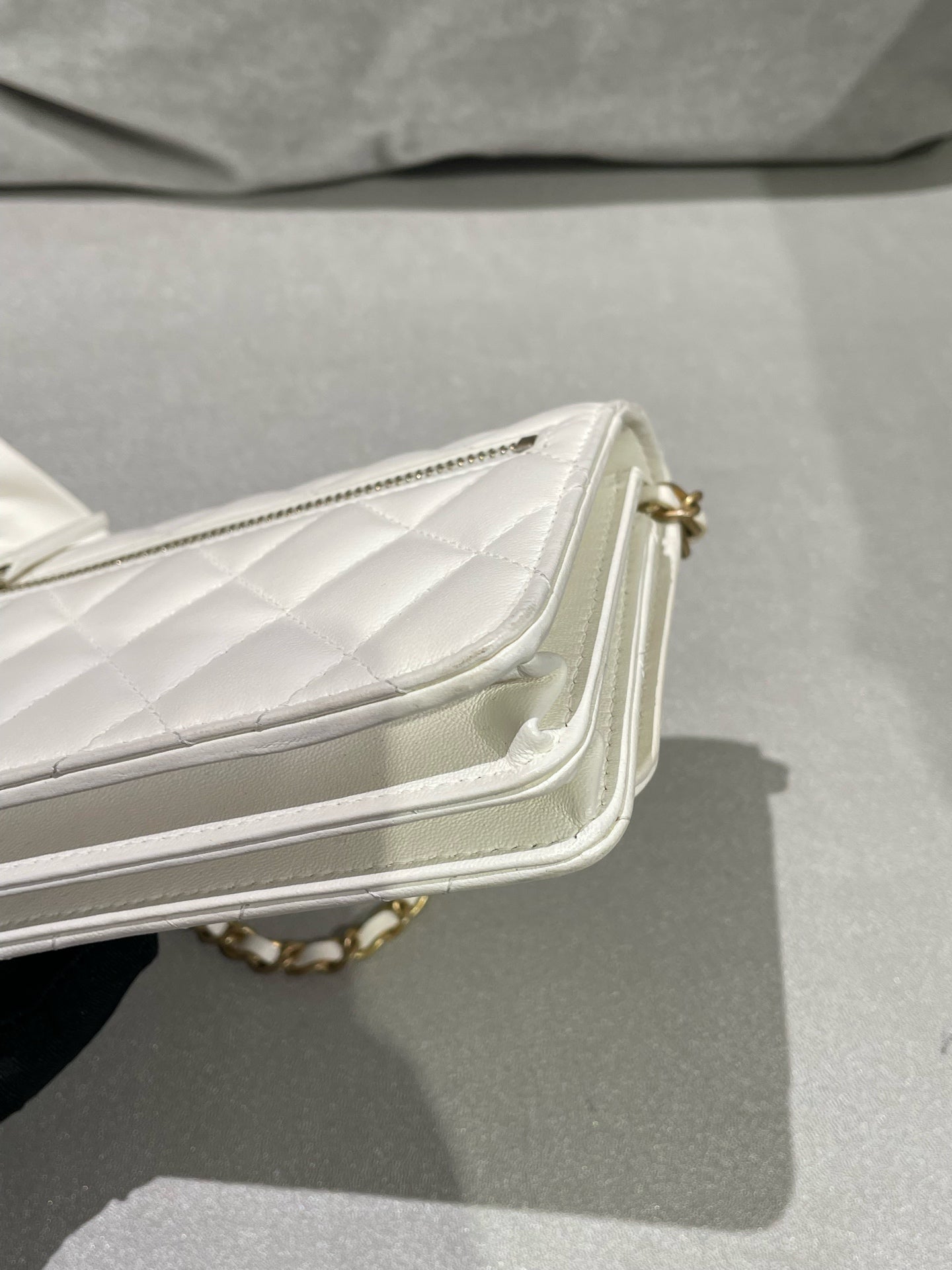 Chanel White Crossbody AP1820B0436910601