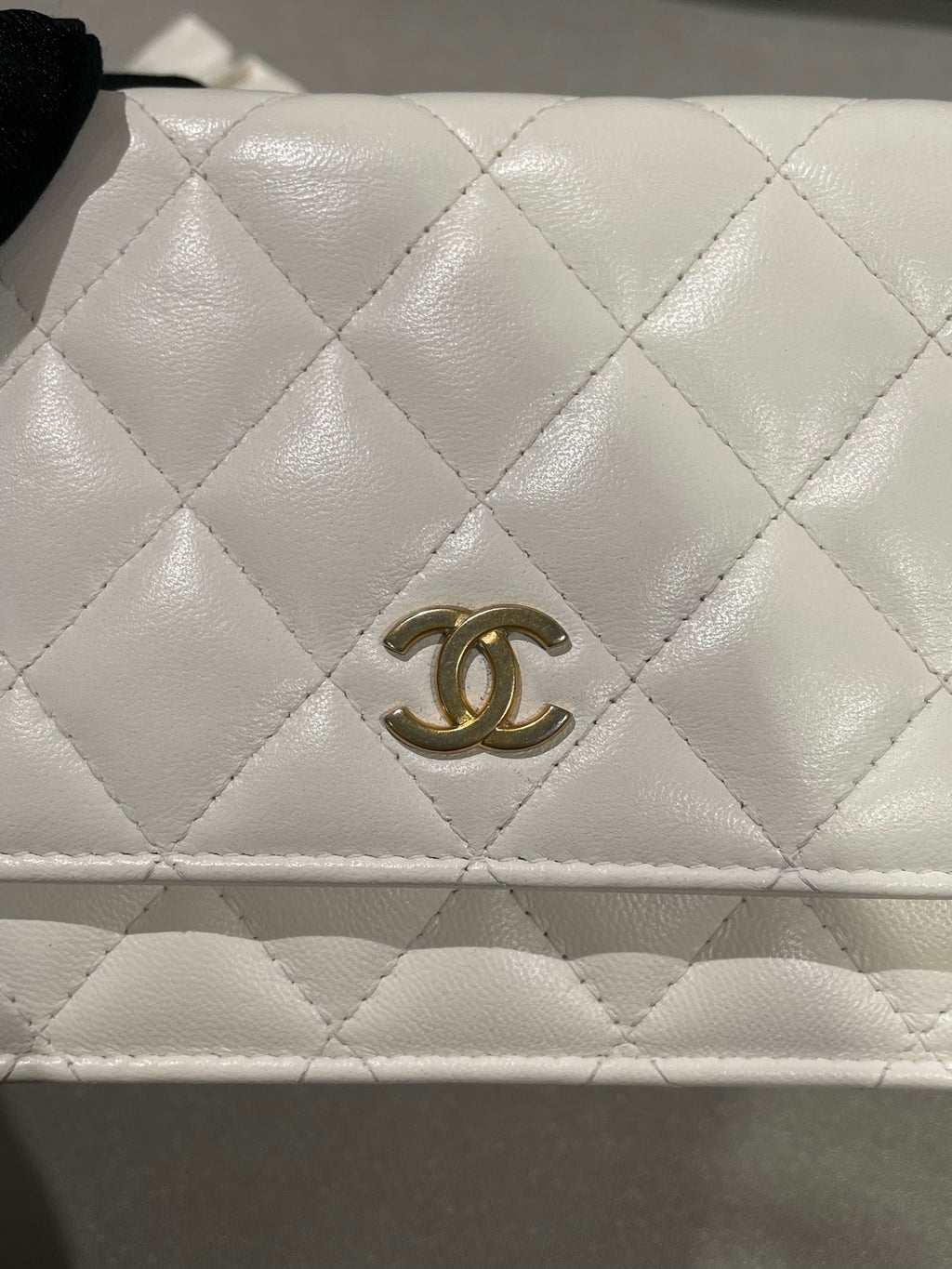 Chanel White Crossbody AP1820B0436910601