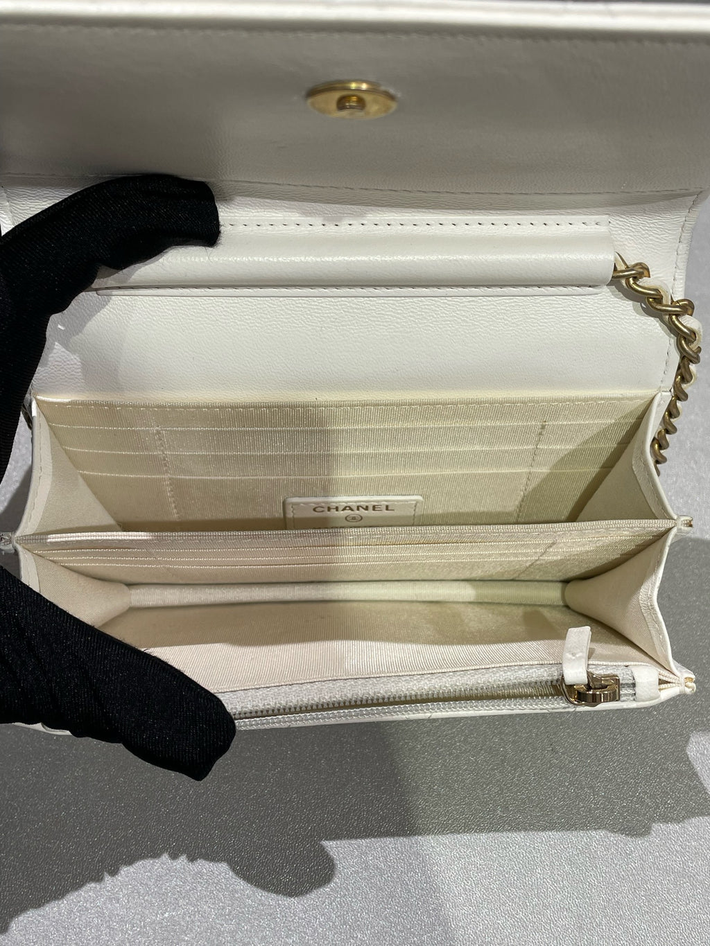 Chanel White Crossbody AP1820B0436910601