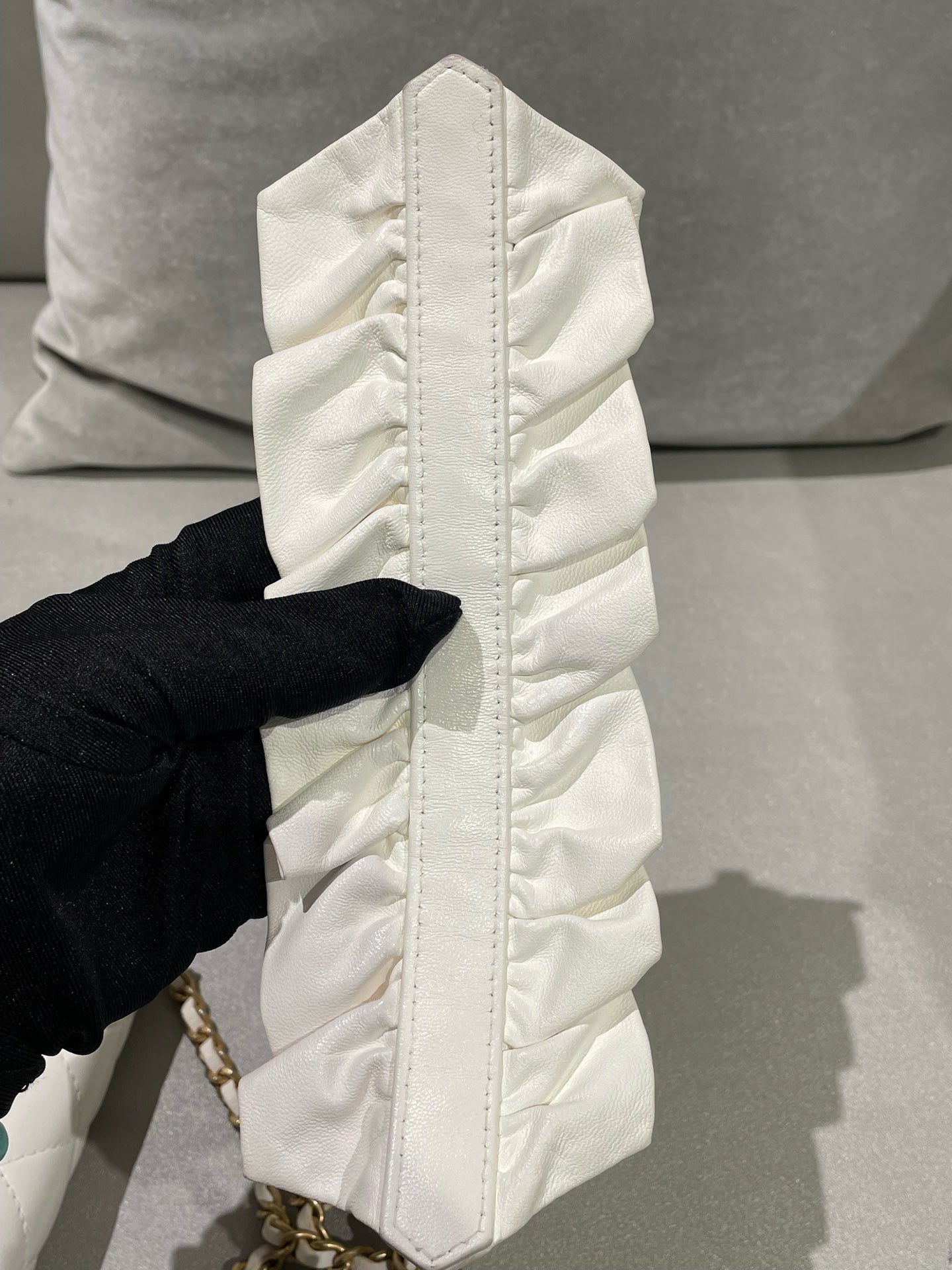 Chanel White Crossbody AP1820B0436910601