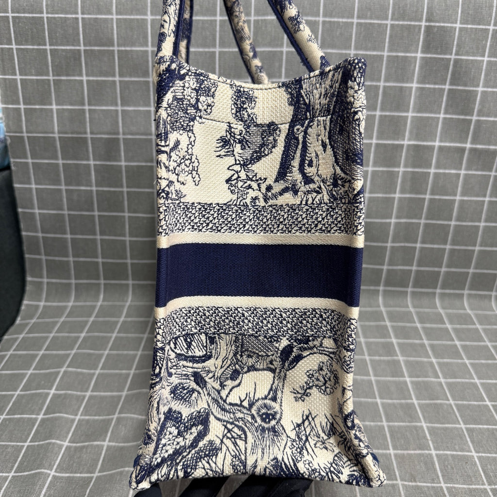Dior Blue M1296ZRGO_M928
