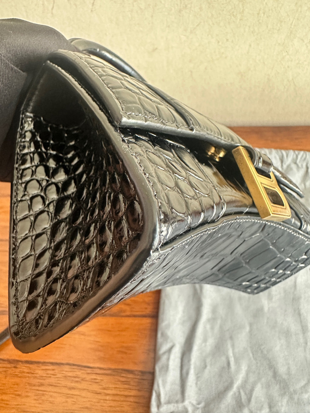 Balenciaga HOURGLASS 5928331LRGM1000
