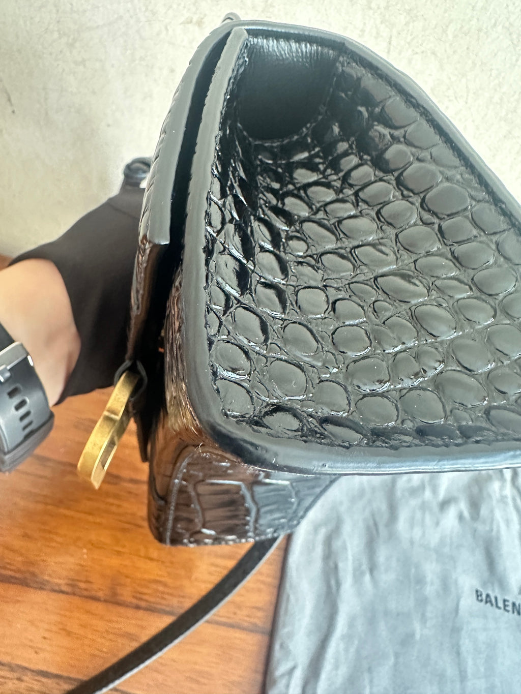 Balenciaga HOURGLASS 5928331LRGM1000
