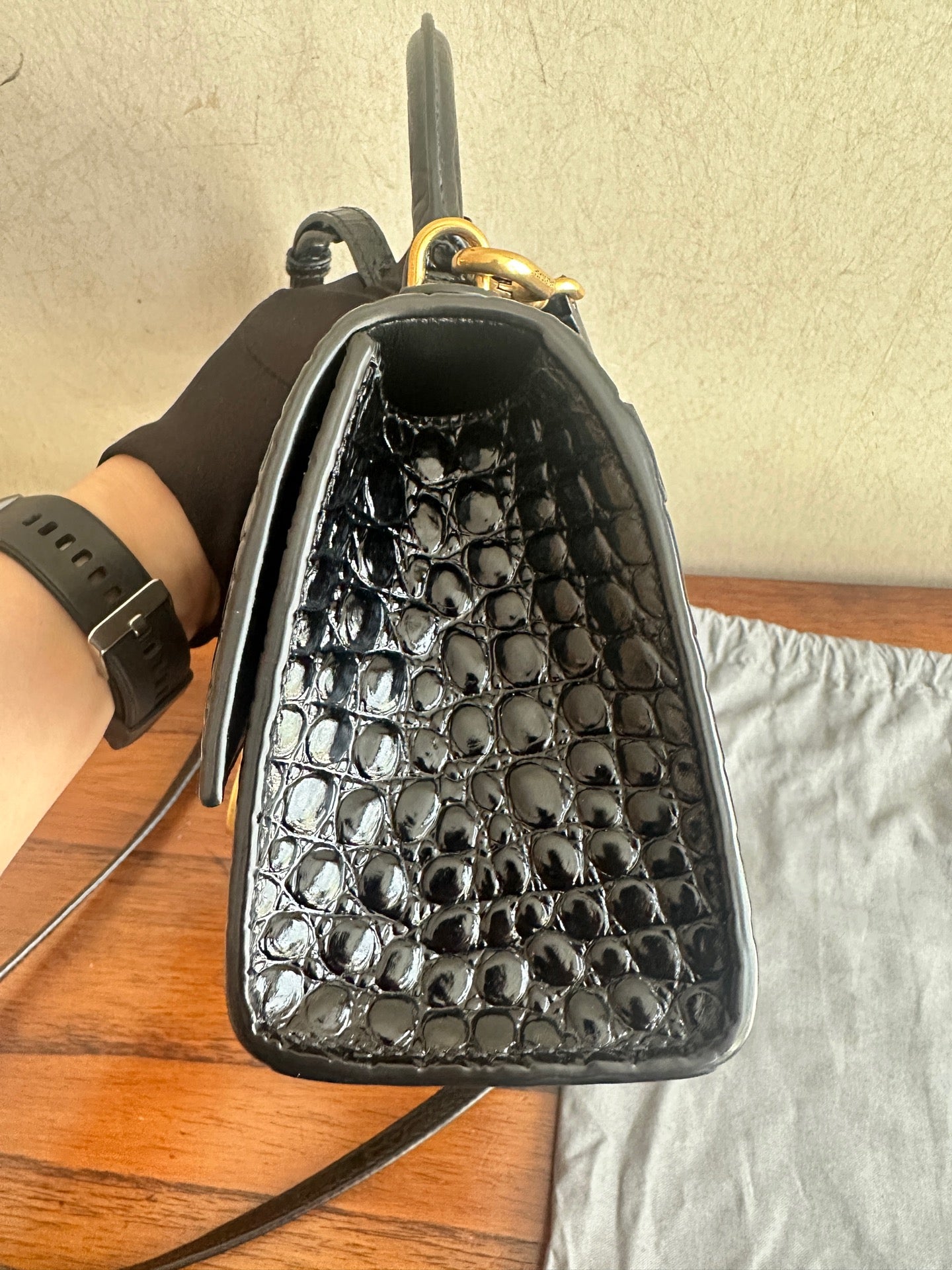 Balenciaga HOURGLASS 5928331LRGM1000