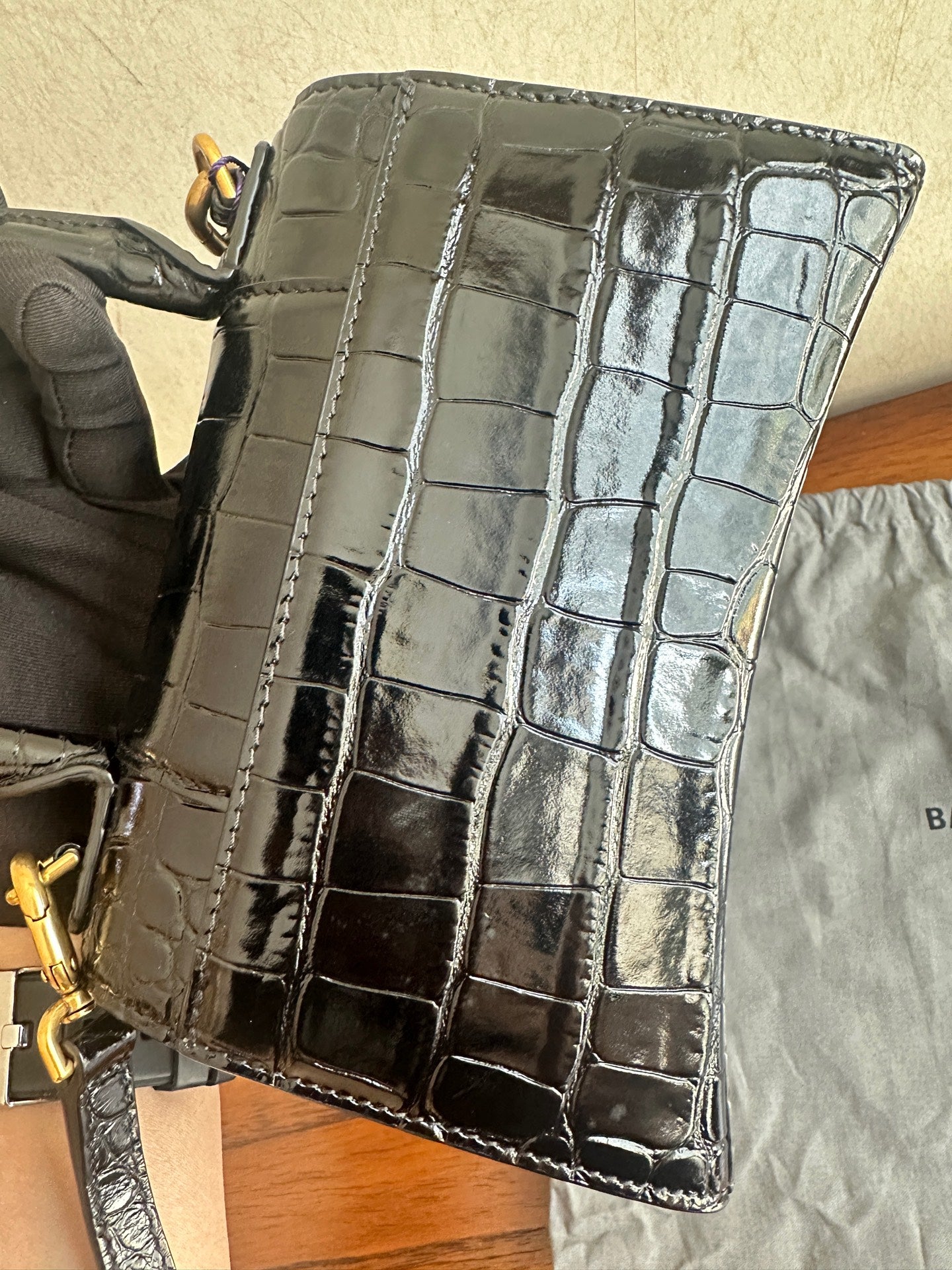 Balenciaga HOURGLASS 5928331LRGM1000