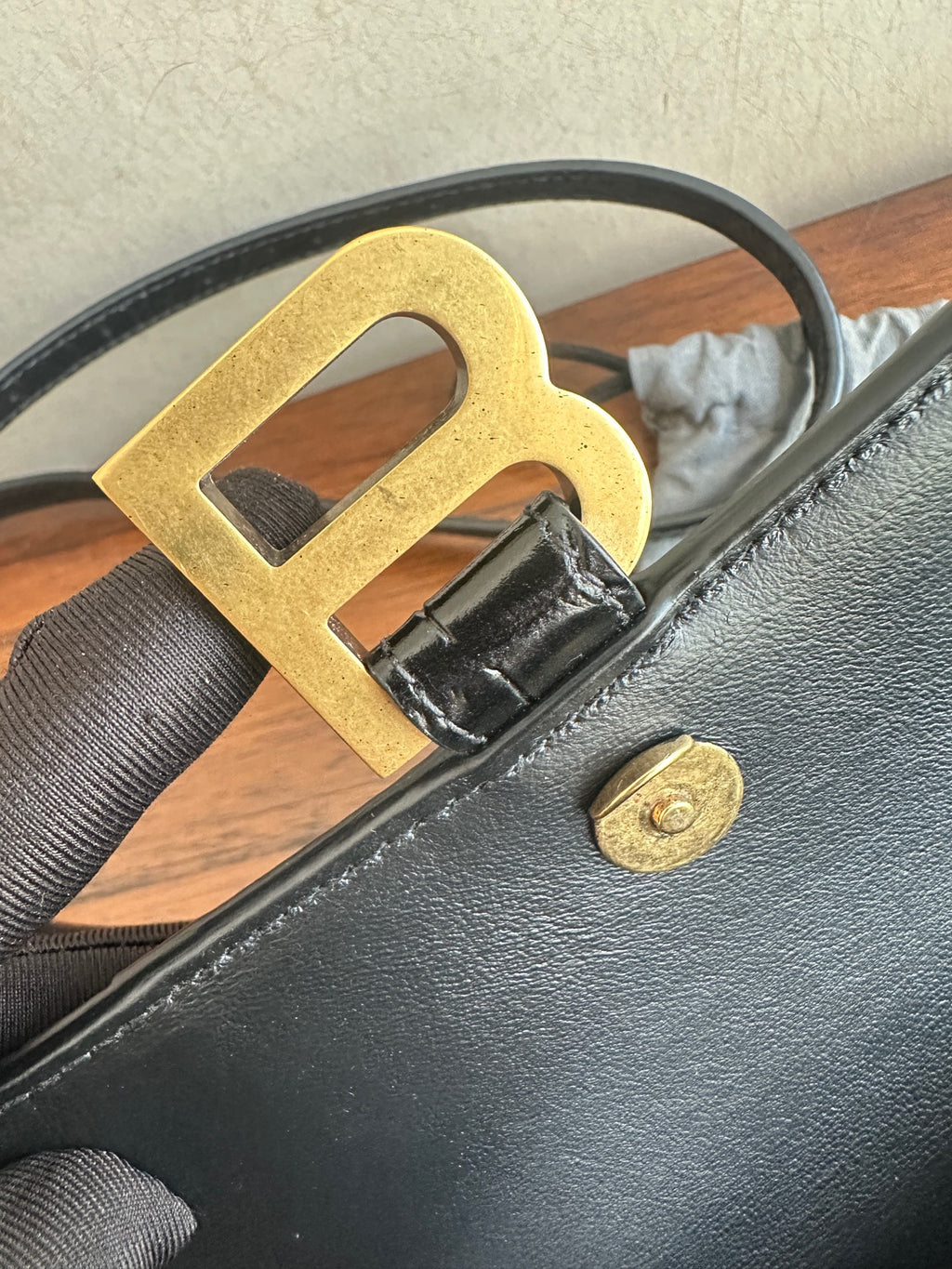 Balenciaga HOURGLASS 5928331LRGM1000