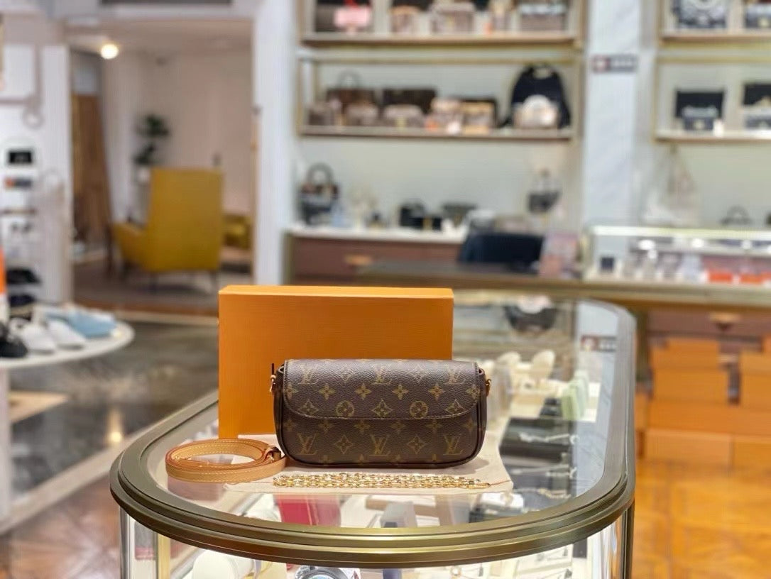 Louis Vuitton Wallet On Chain Ivy M81911