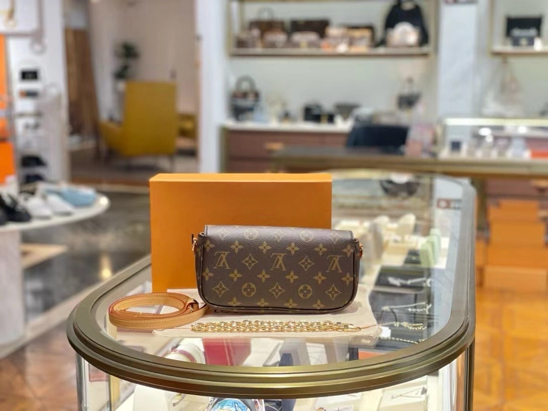Louis Vuitton Wallet On Chain Ivy M81911