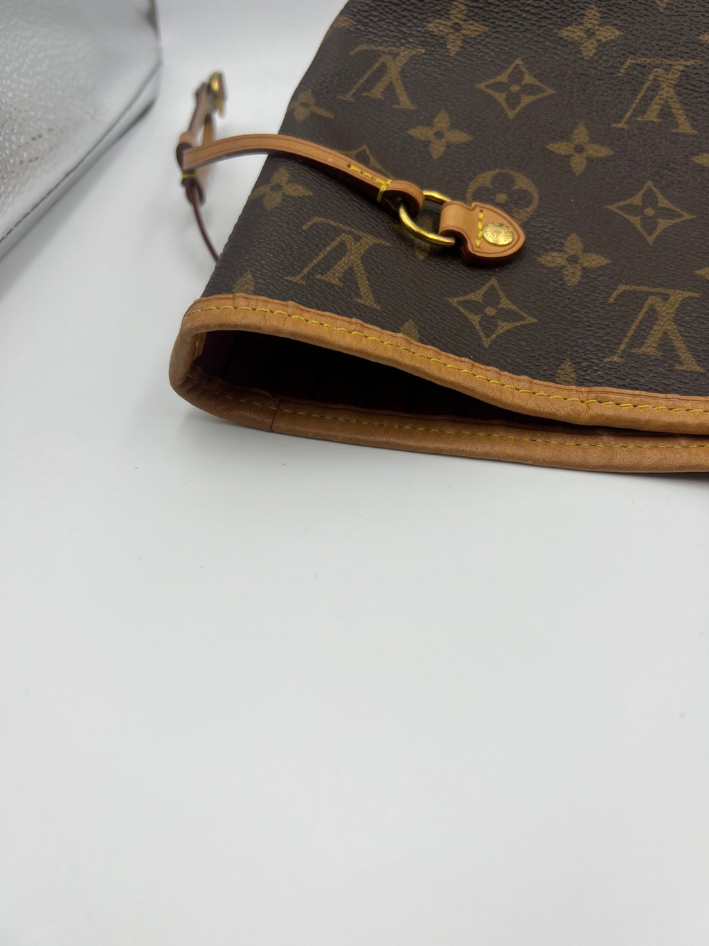 Louis Vuitton NEVERFULL medium-sized handbag M46975