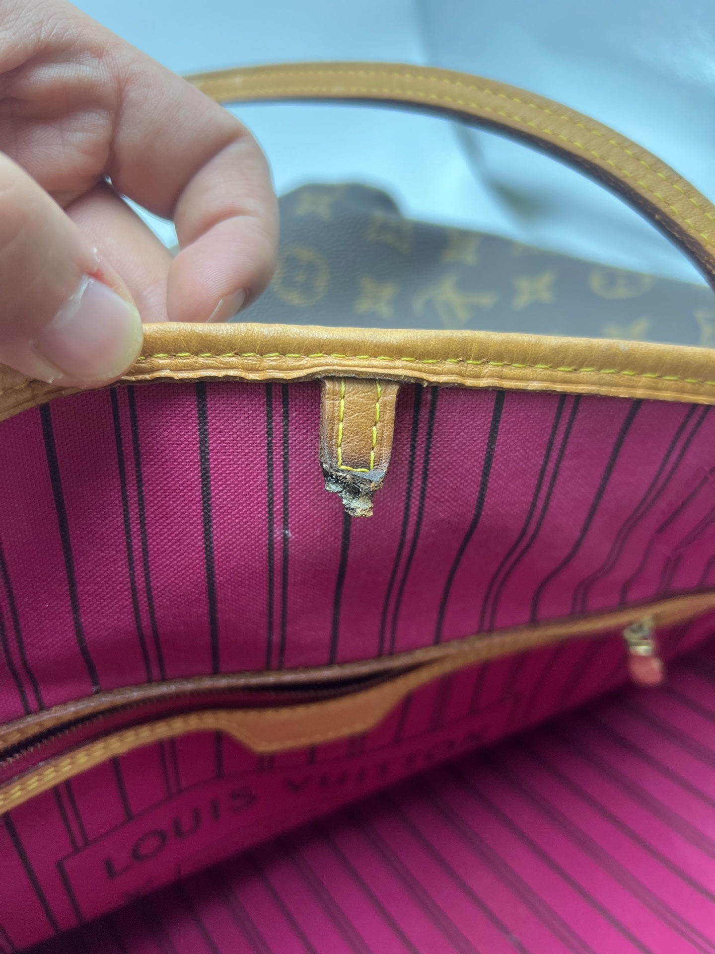 Louis Vuitton NEVERFULL medium-sized handbag M46975