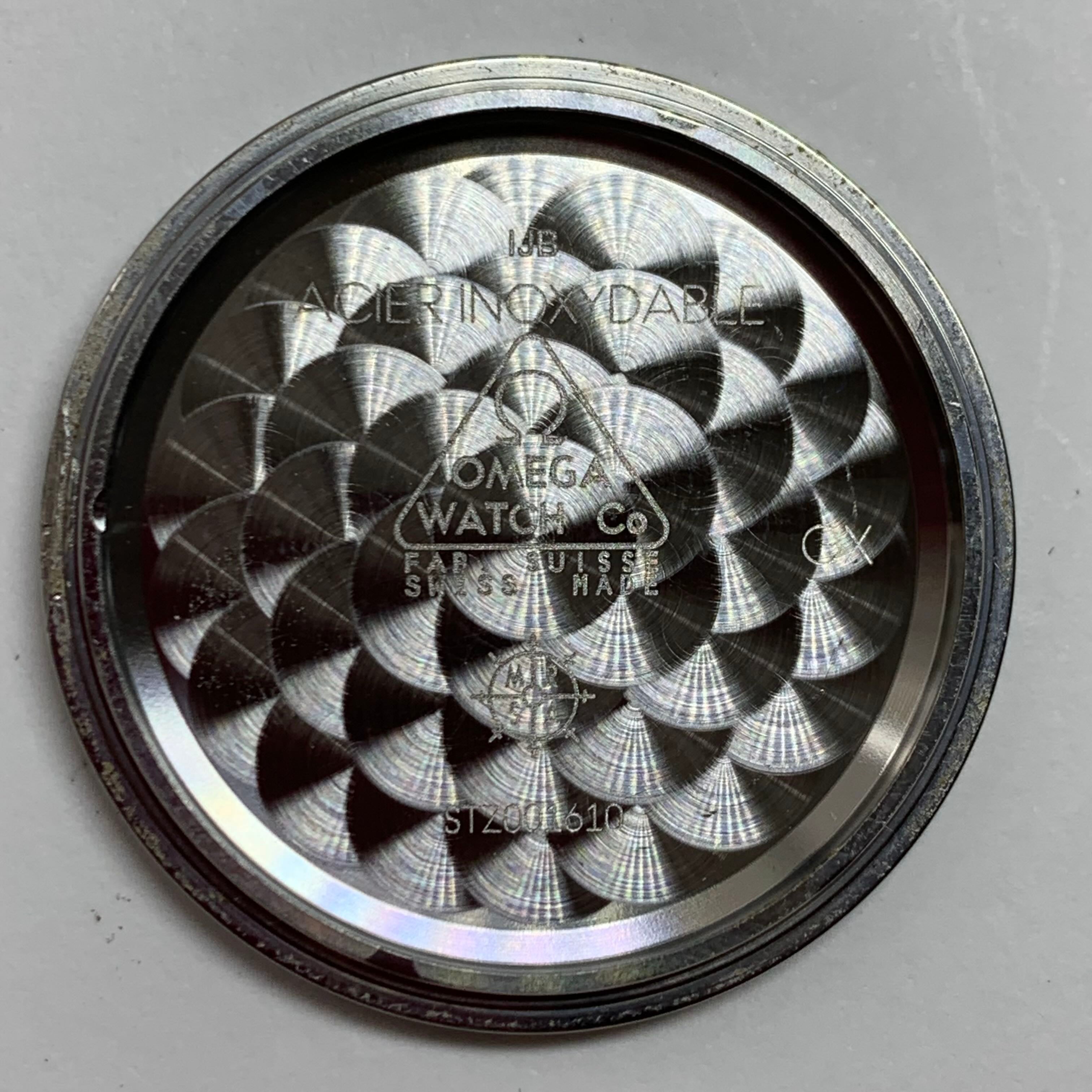 Omega Flying Disc Series 32.7 424.10.33.20.52.001