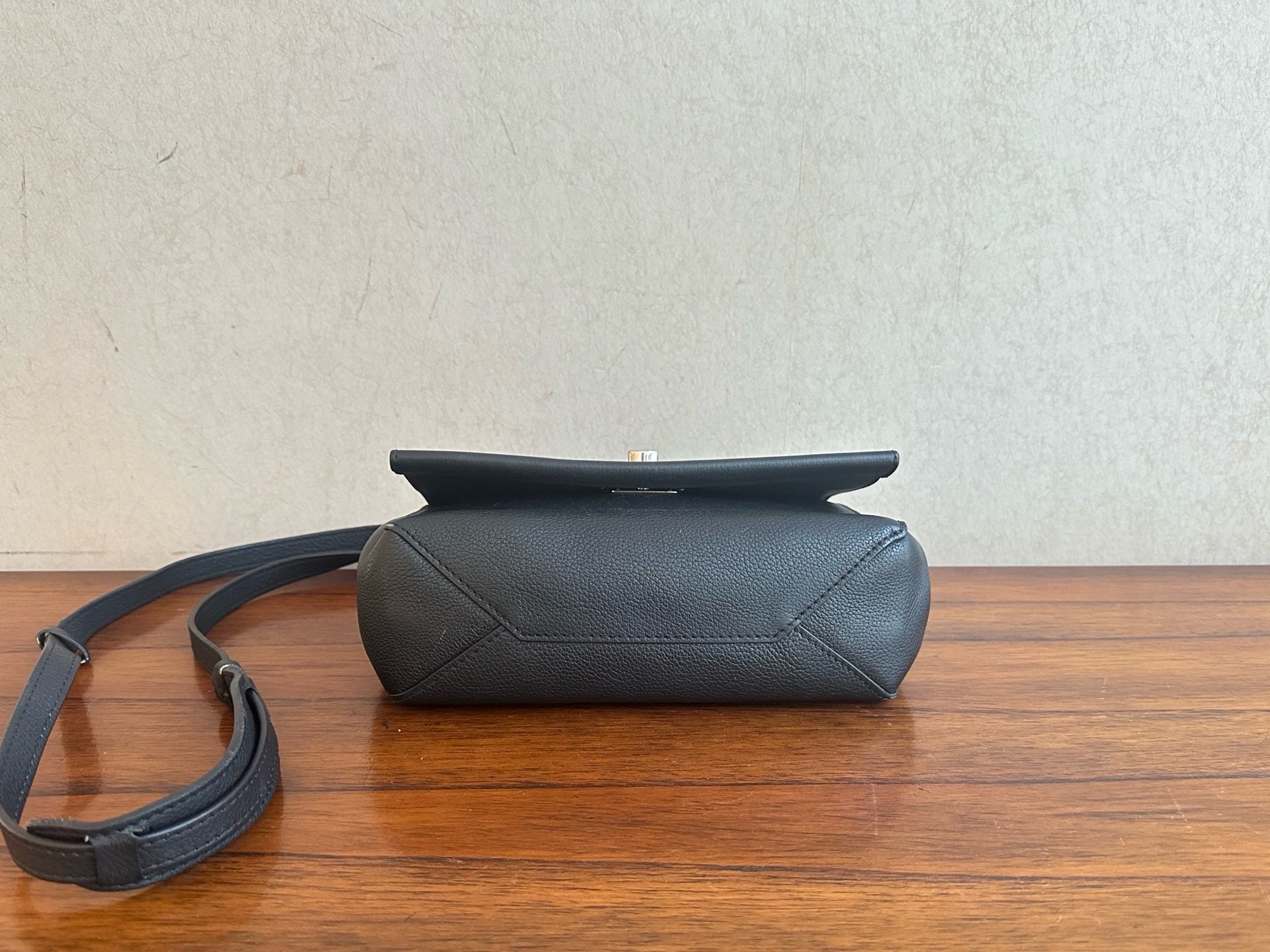 Louis Vuitton Black Crossbody M51200