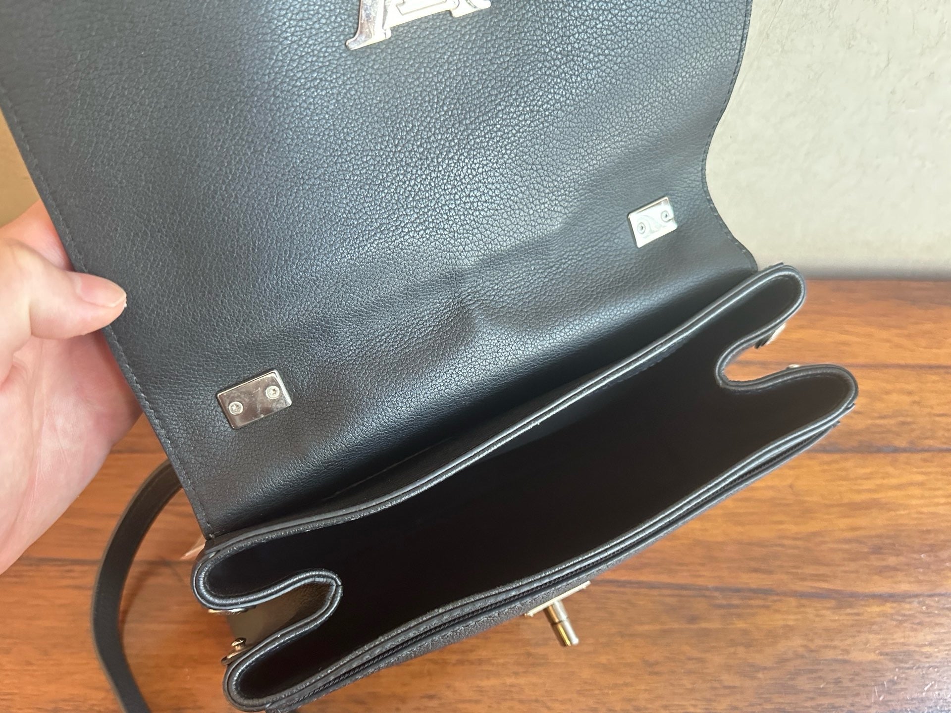 Louis Vuitton Black Crossbody M51200