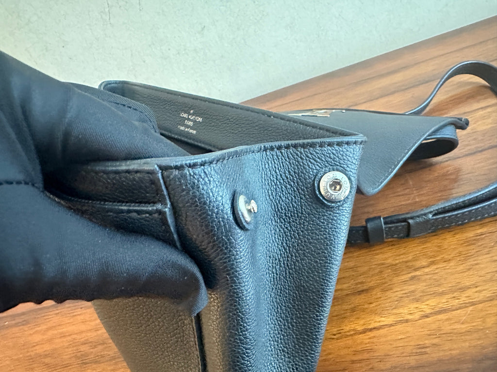 Louis Vuitton Black Crossbody M51200