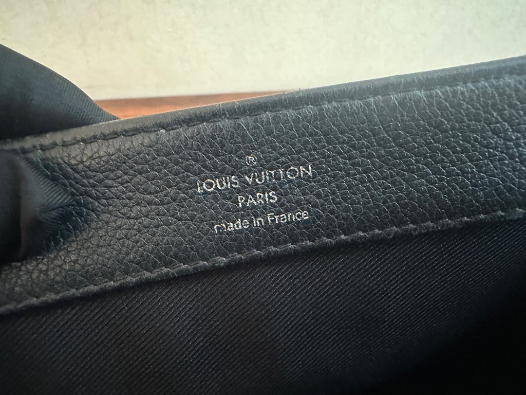 Louis Vuitton Black Crossbody M51200