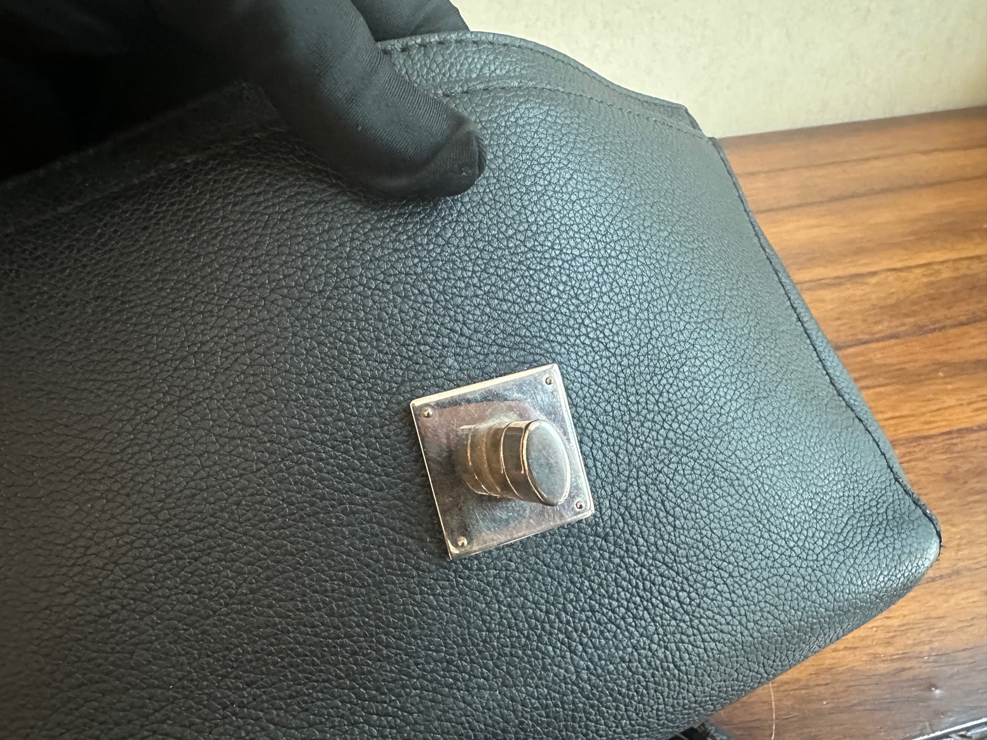 Louis Vuitton Black Crossbody M51200