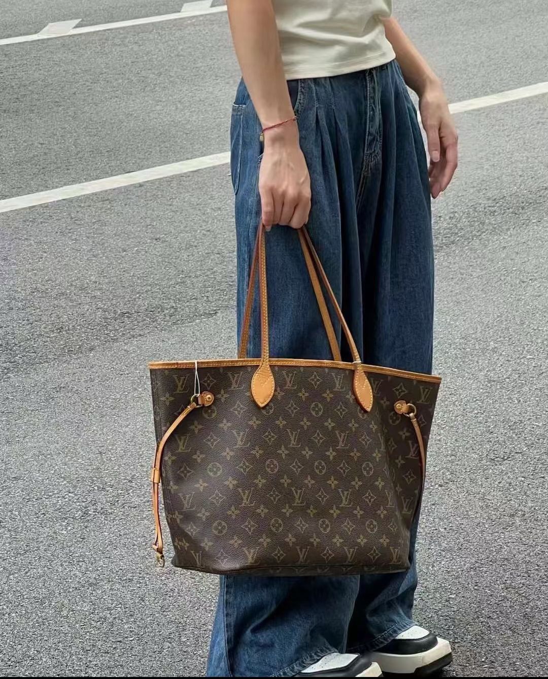Louis Vuitton NEVERFULL medium-sized handbag M46975