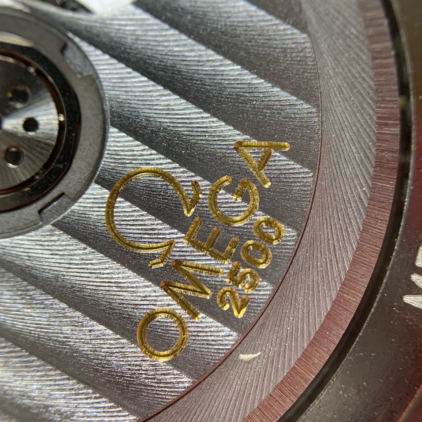 Omega Flying Disc Series 39.5 424.23.40.20.13.001