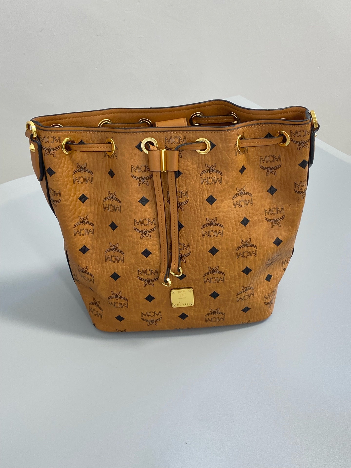 MCM Metal Gold Bucket & Drawstring Bag MWDAASE01CO001