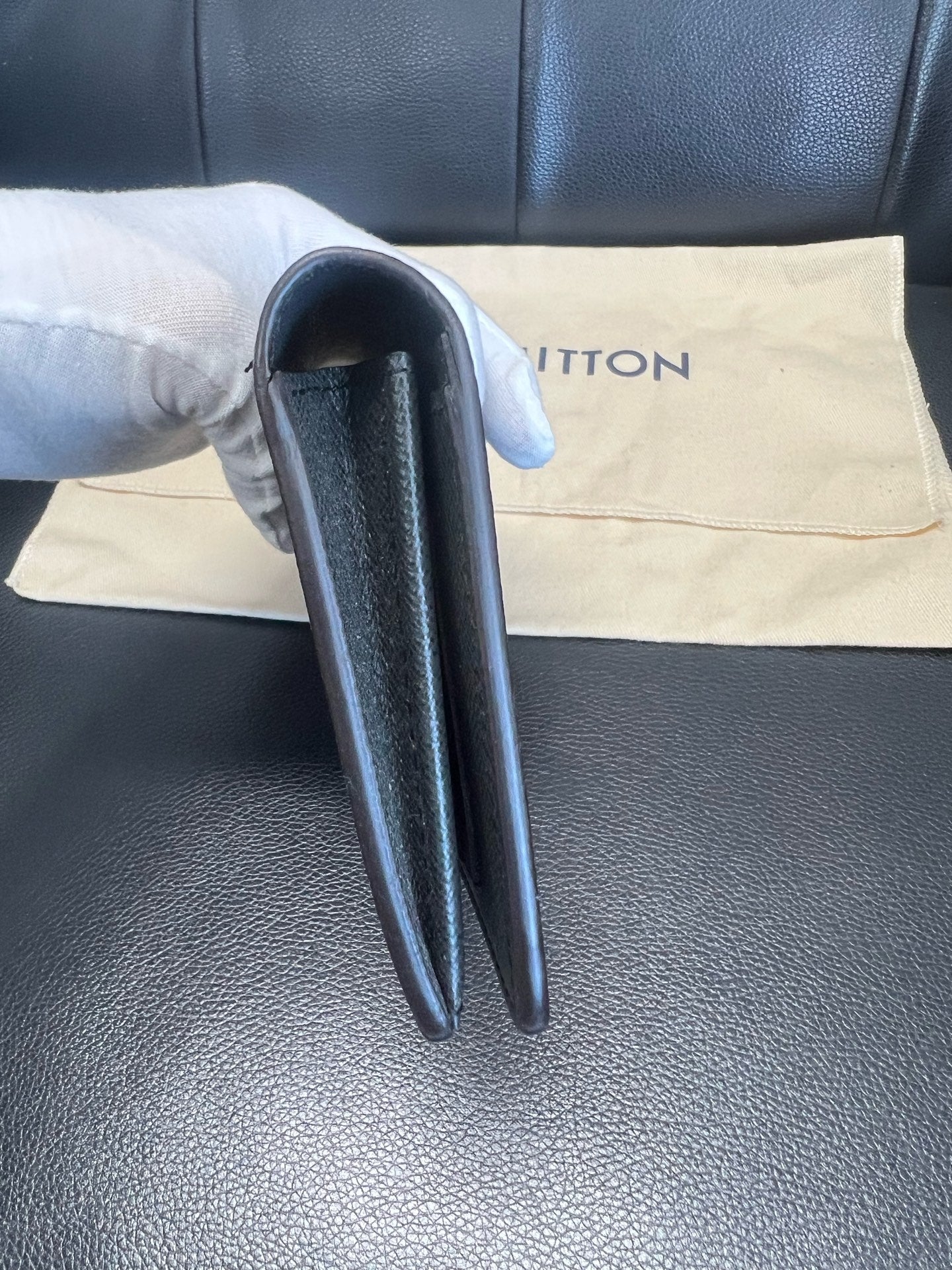 Louis Vuitton M64012