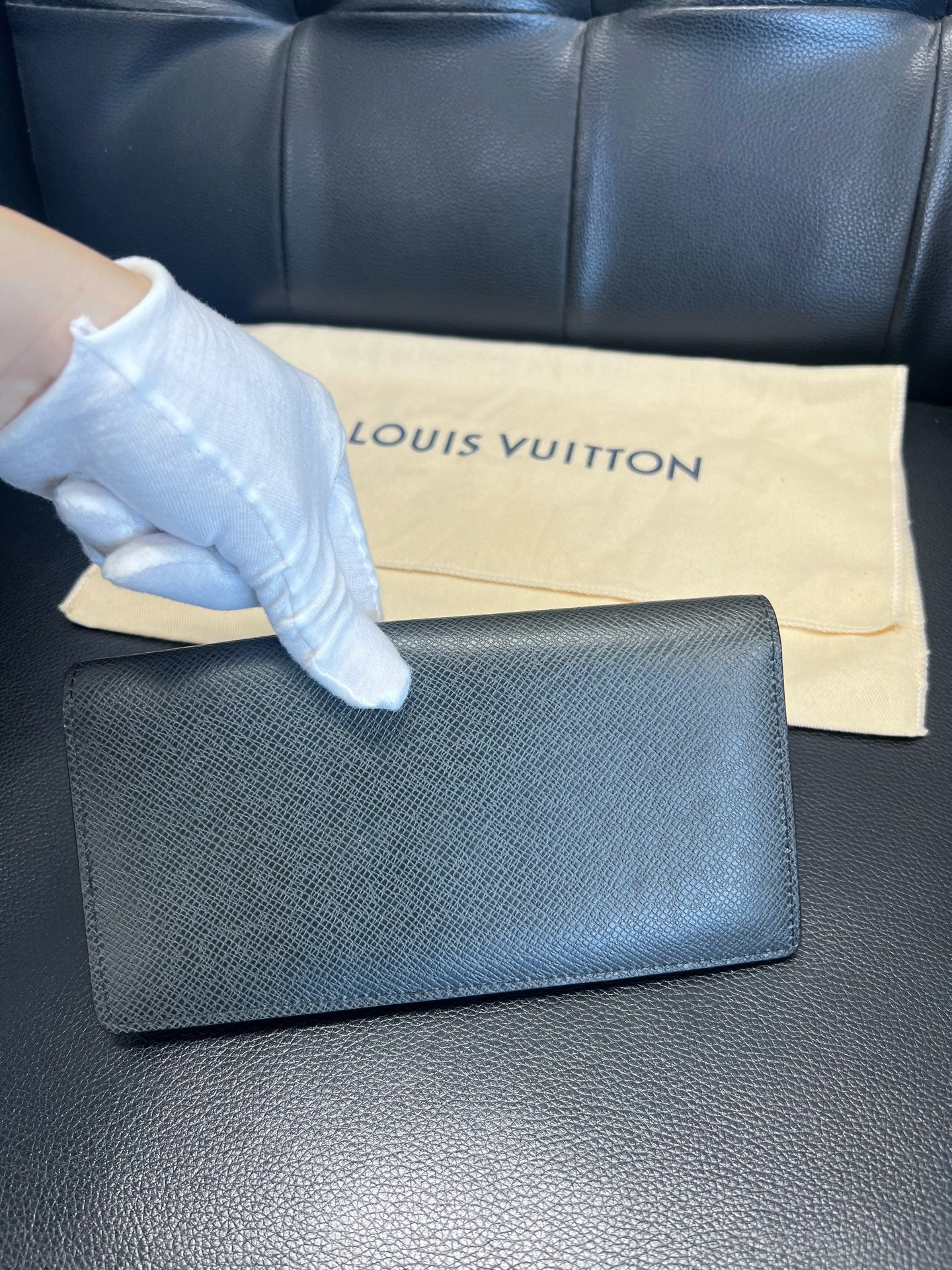 Louis Vuitton M64012