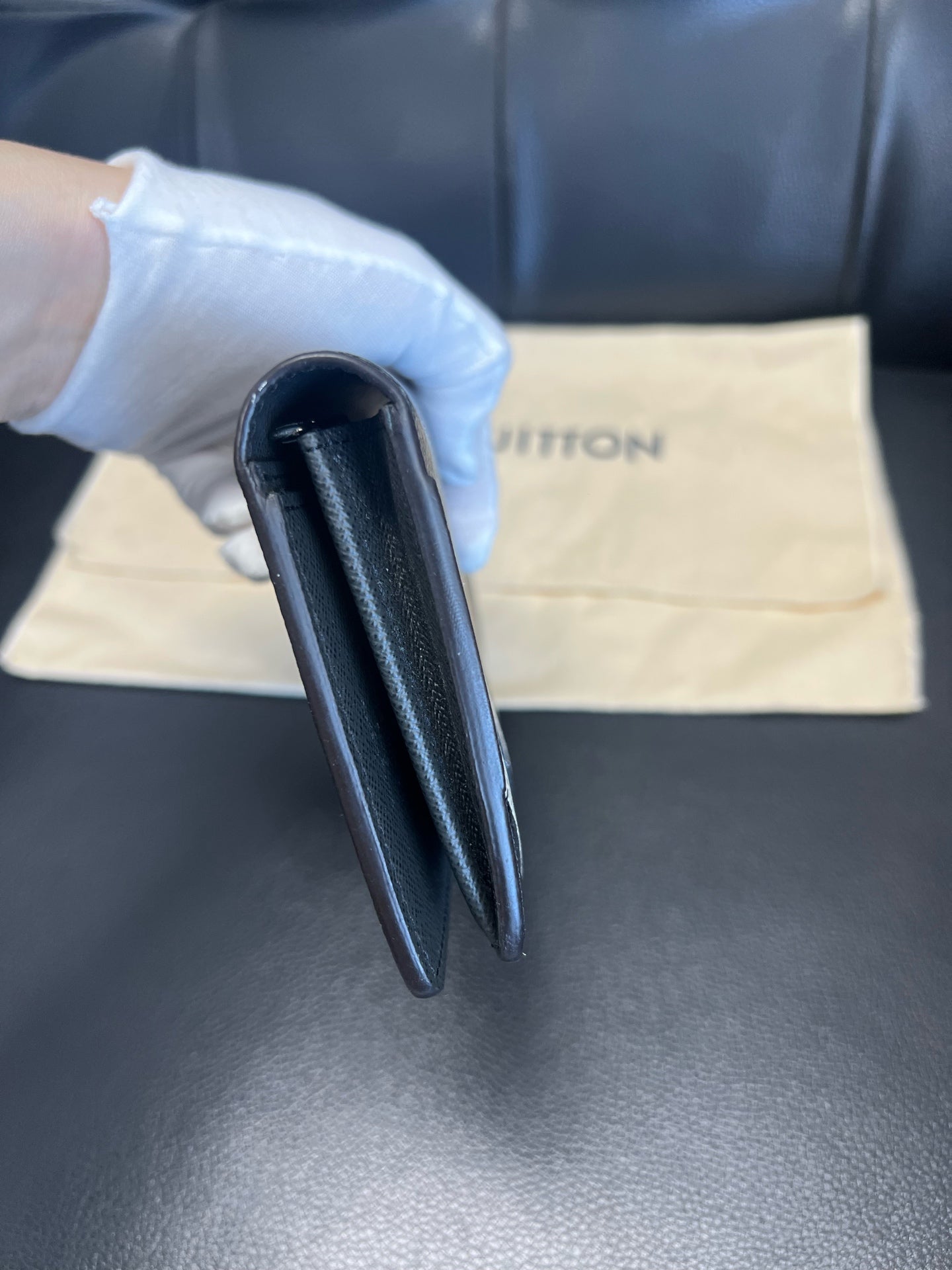 Louis Vuitton M64012