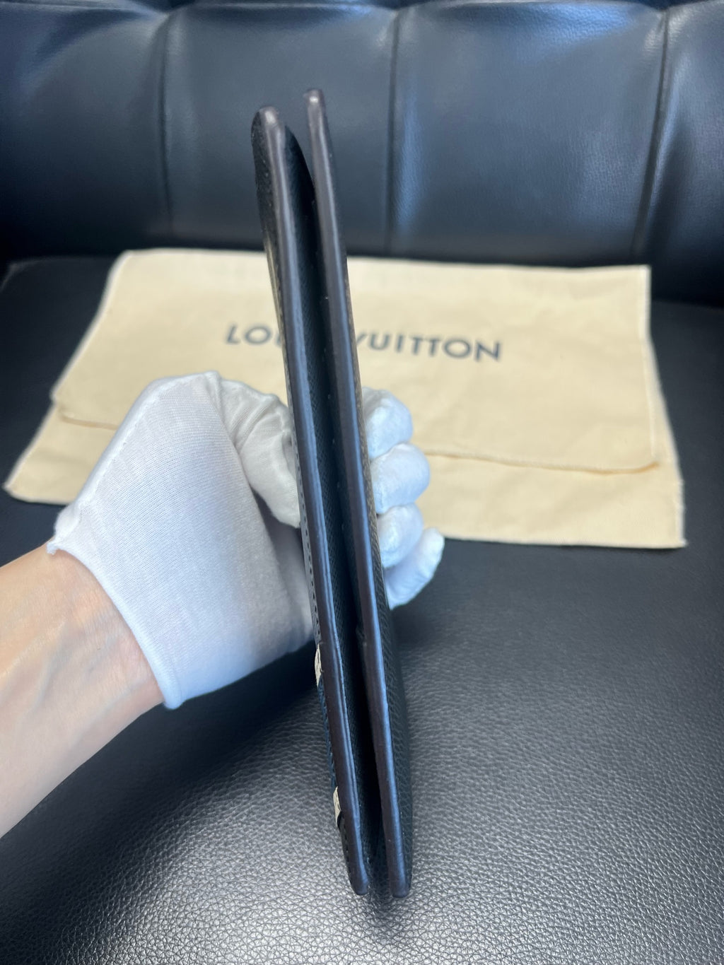 Louis Vuitton M64012