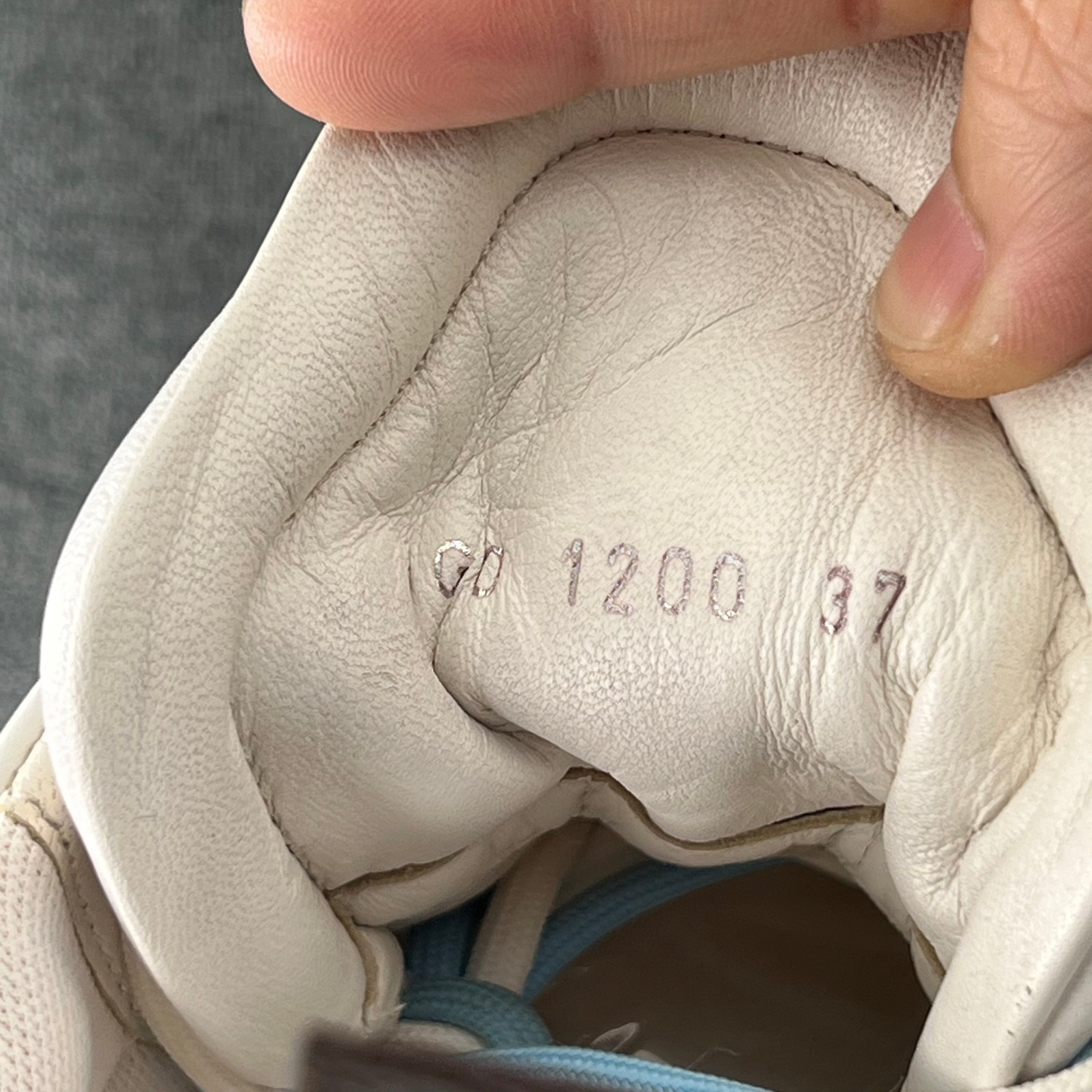Louis Vuitton Athletic sneakers