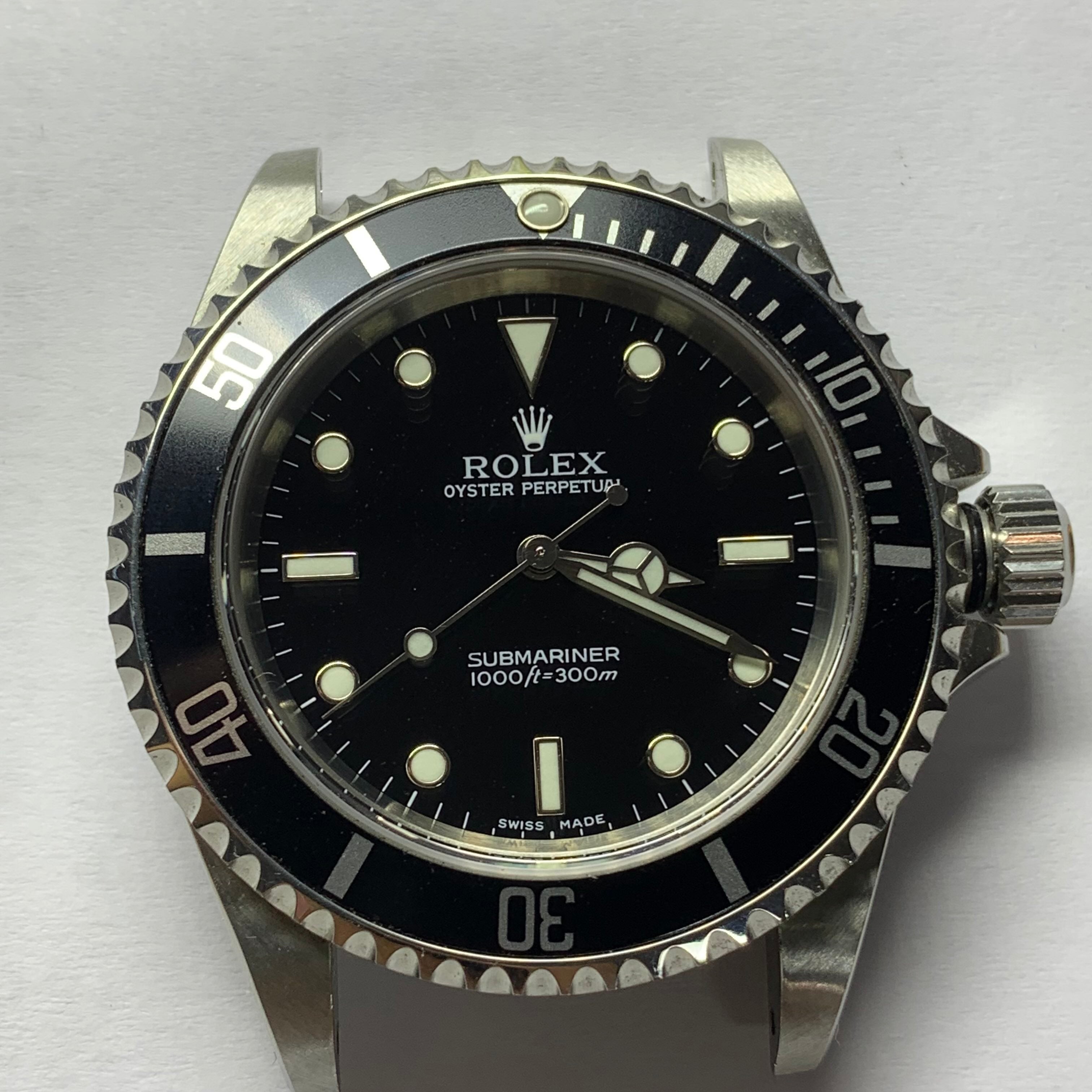 Rolex Submariner model 40 millimeters 14060M