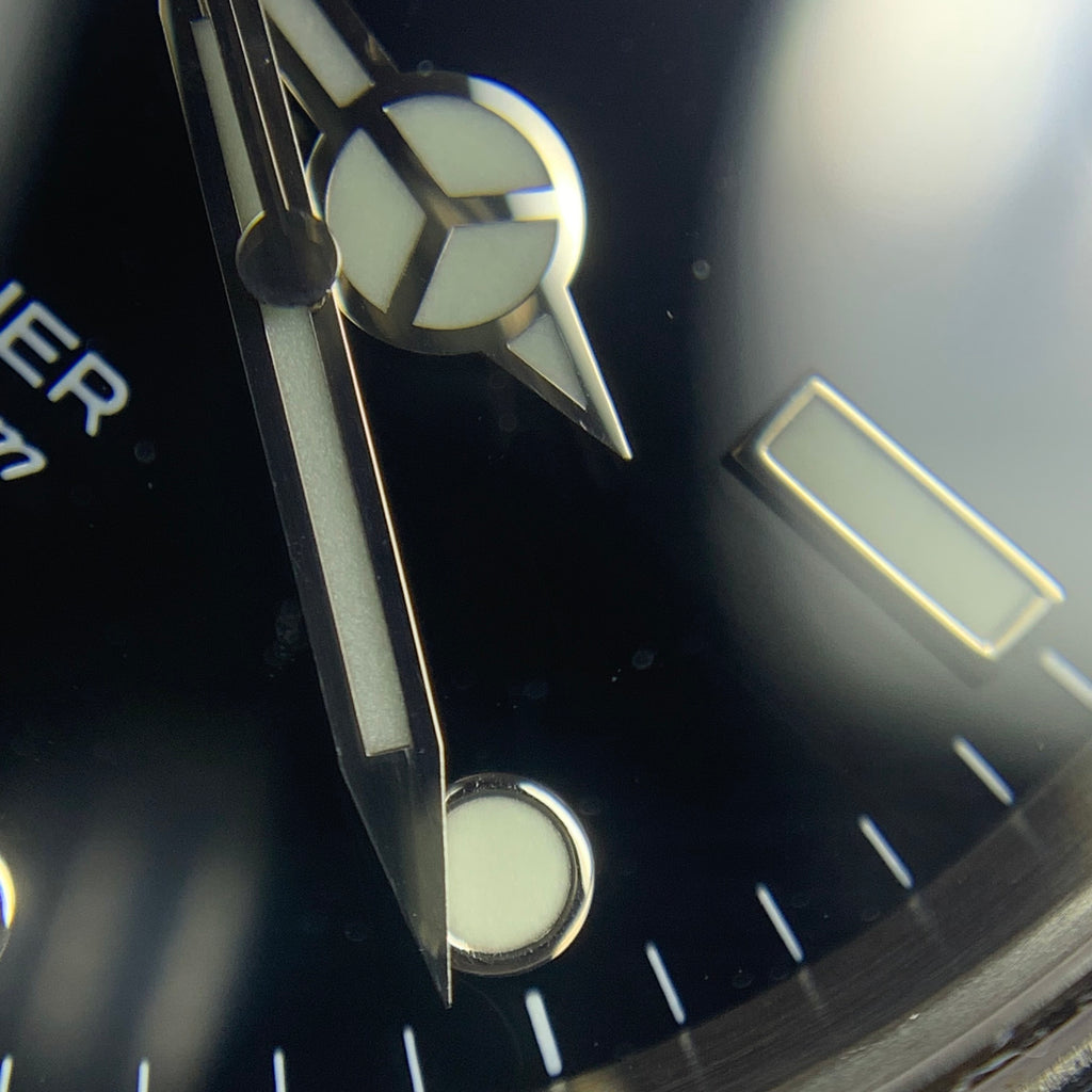 Rolex Submariner model 40 millimeters 14060M