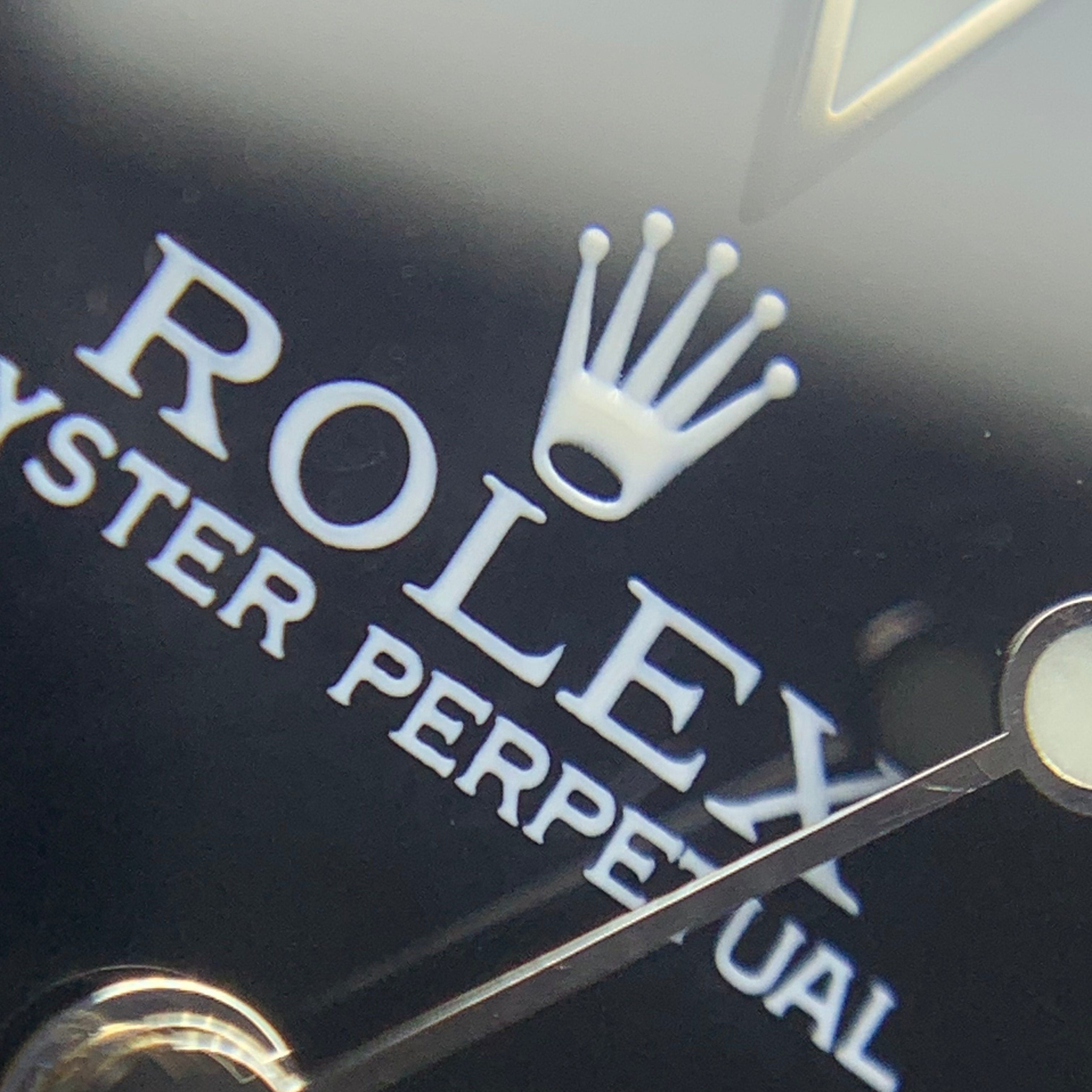 Rolex Submariner model 40 millimeters 14060M
