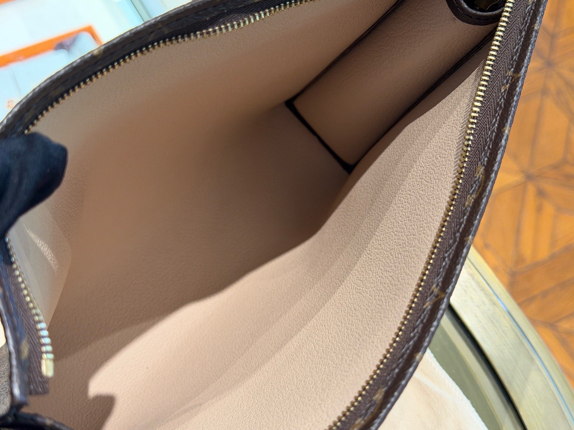 Louis Vuitton Canvas M47542