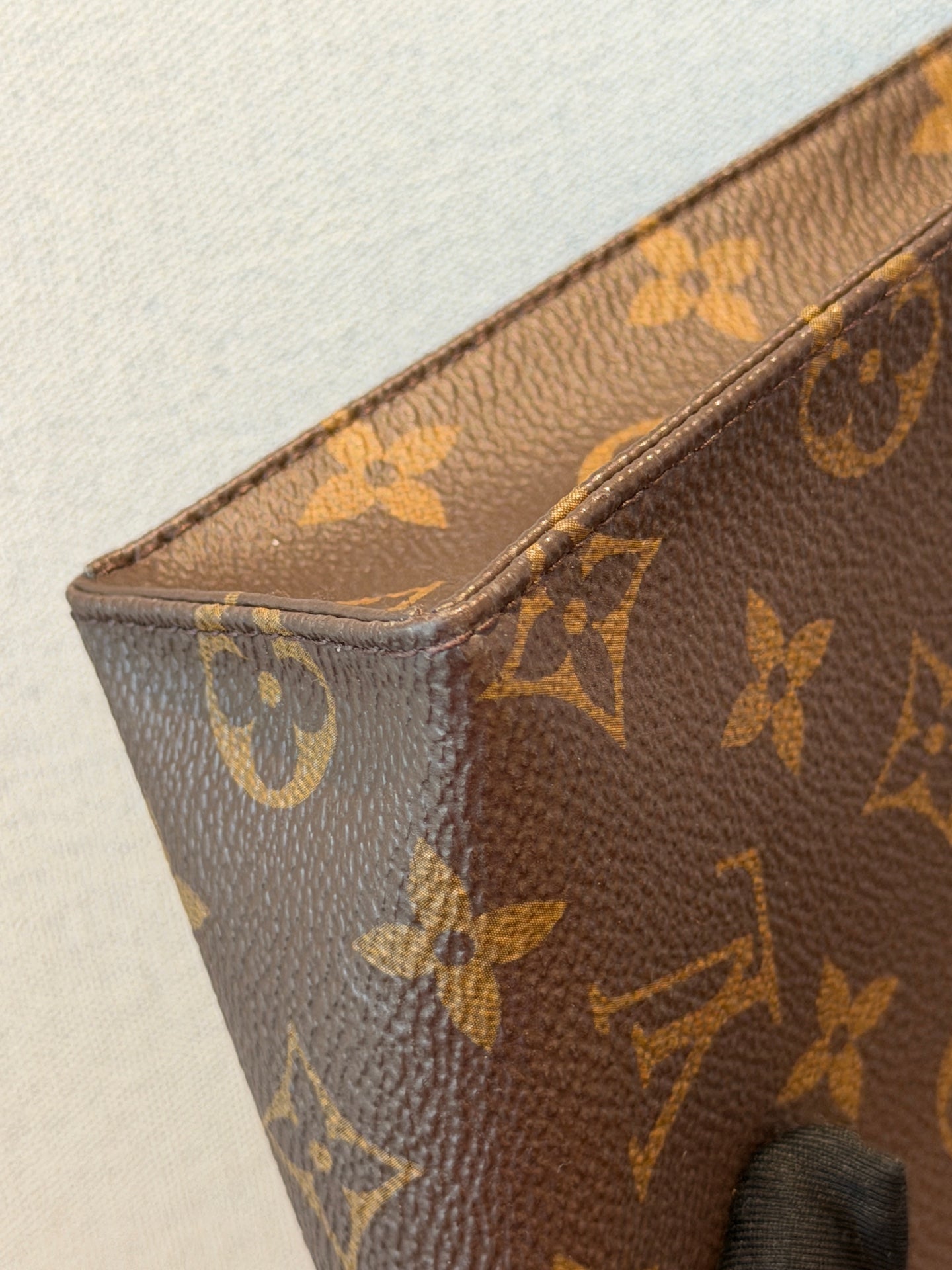 Louis Vuitton Canvas M47542