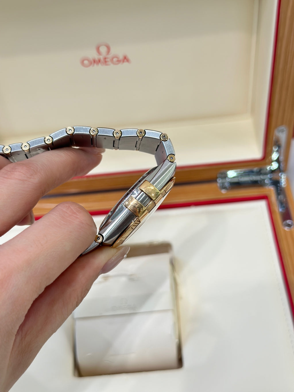 Omega Constellation Series 38 123.20.38.21.02.007