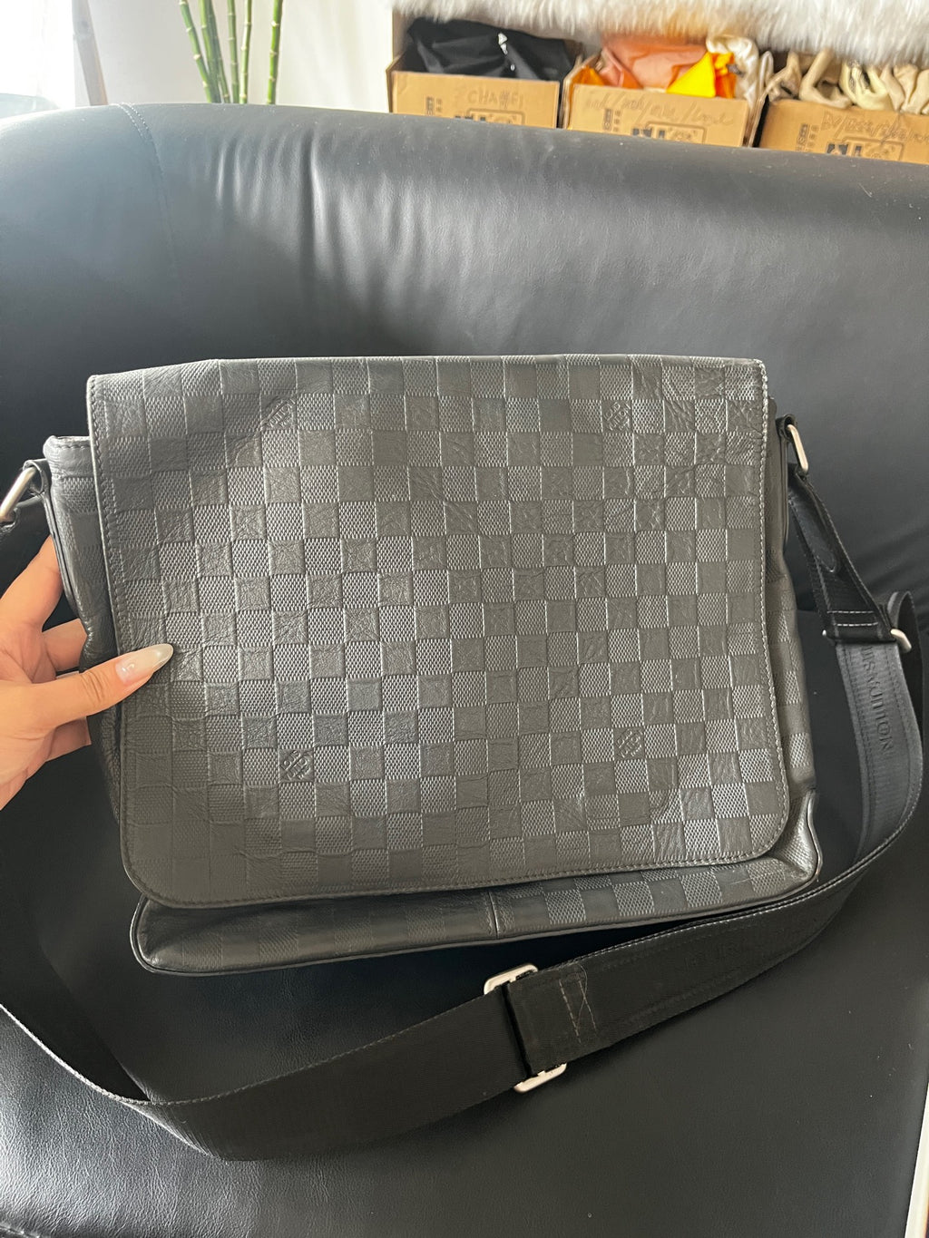 Louis Vuitton Messenger Bag