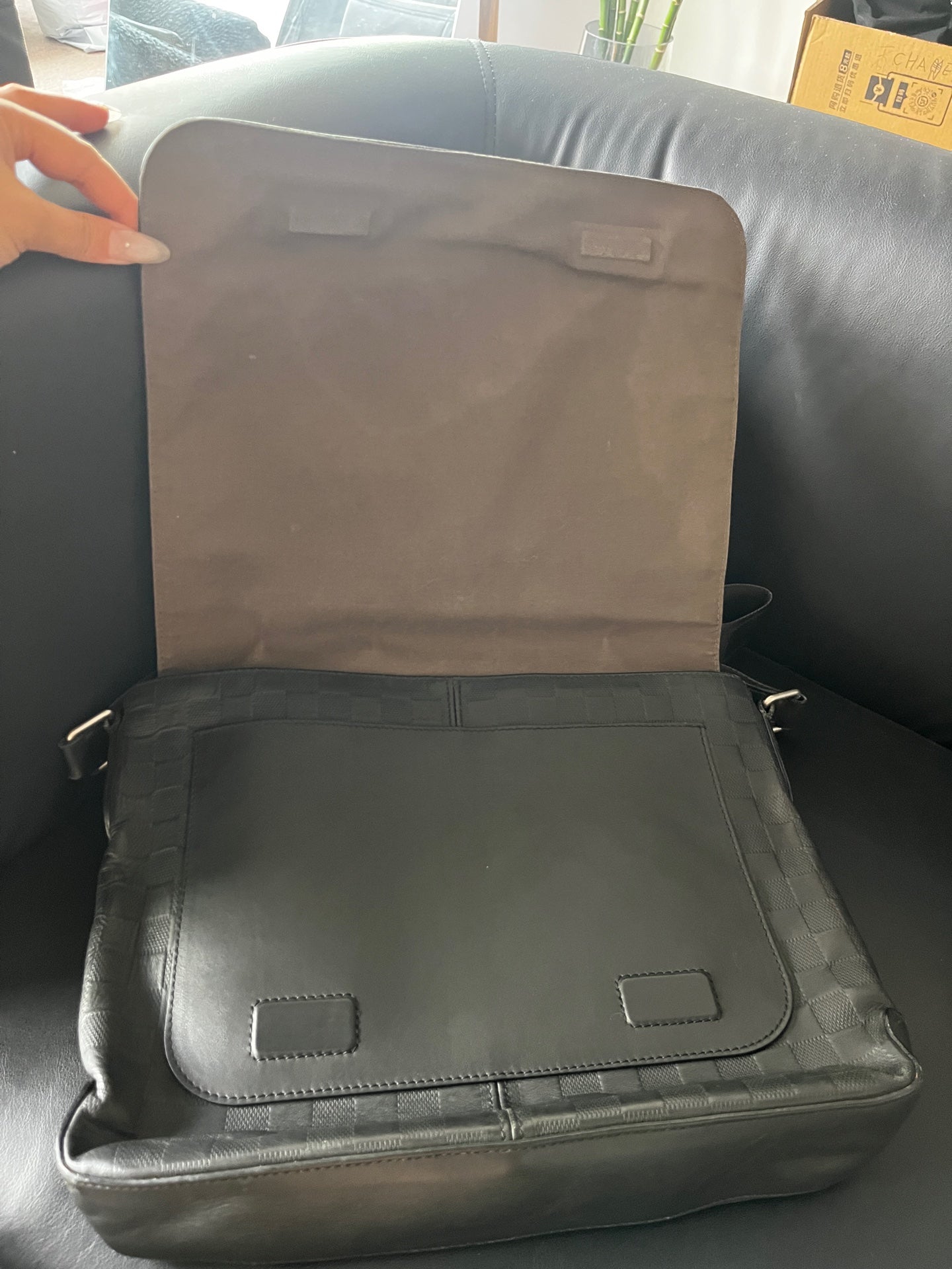 Louis Vuitton Messenger Bag