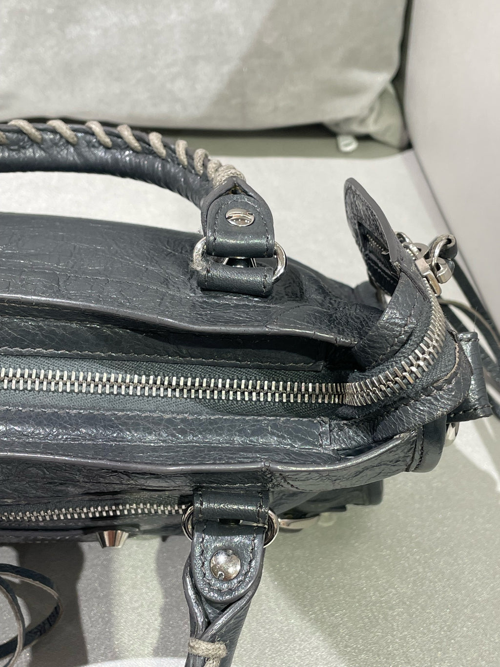 Balenciaga Gray Crossbody 300295-DB5XN-3061