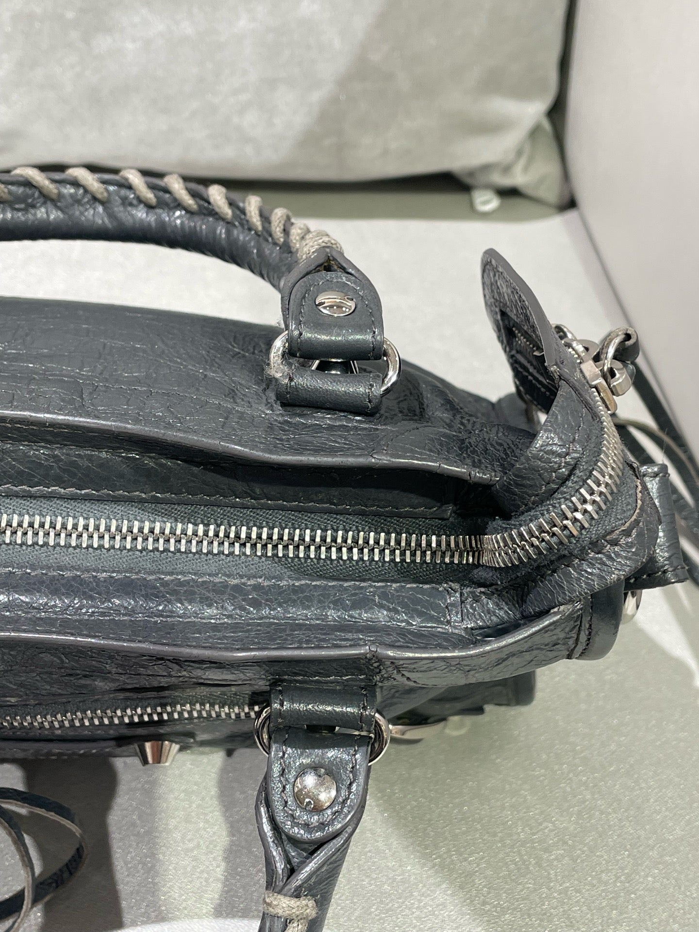 Balenciaga Gray Crossbody 300295-DB5XN-3061