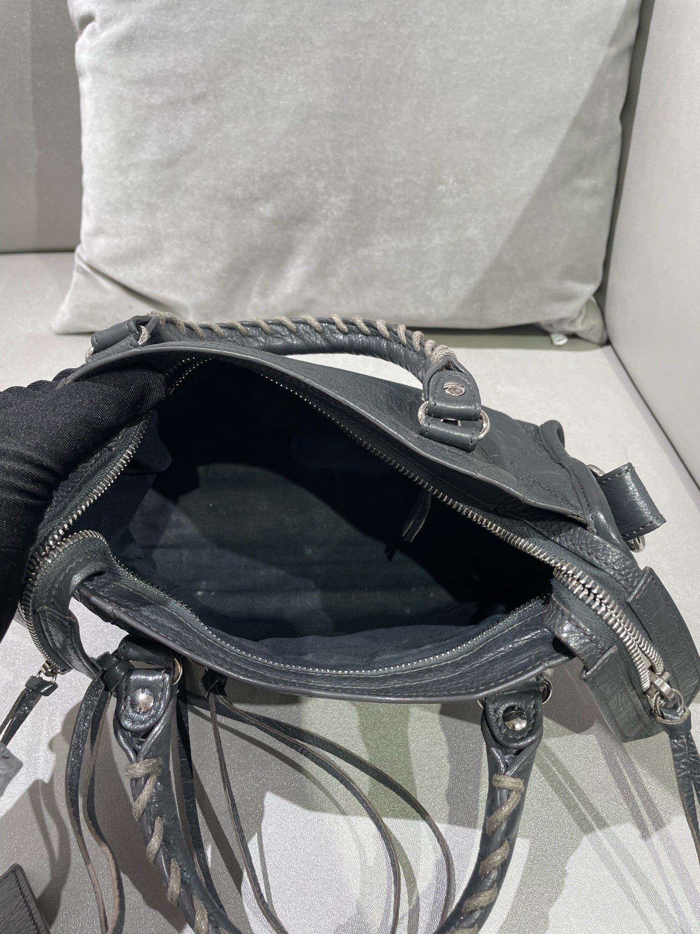 Balenciaga Gray Crossbody 300295-DB5XN-3061