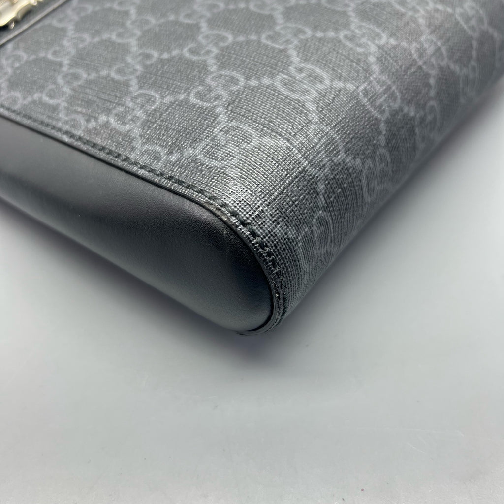 Gucci Messenger Bag