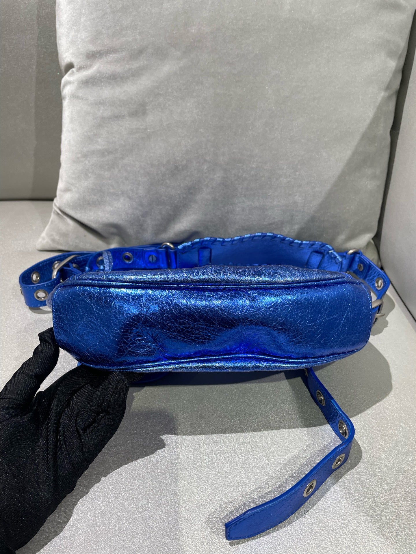 Balenciaga Metal Blue 6713090GT3Y4023