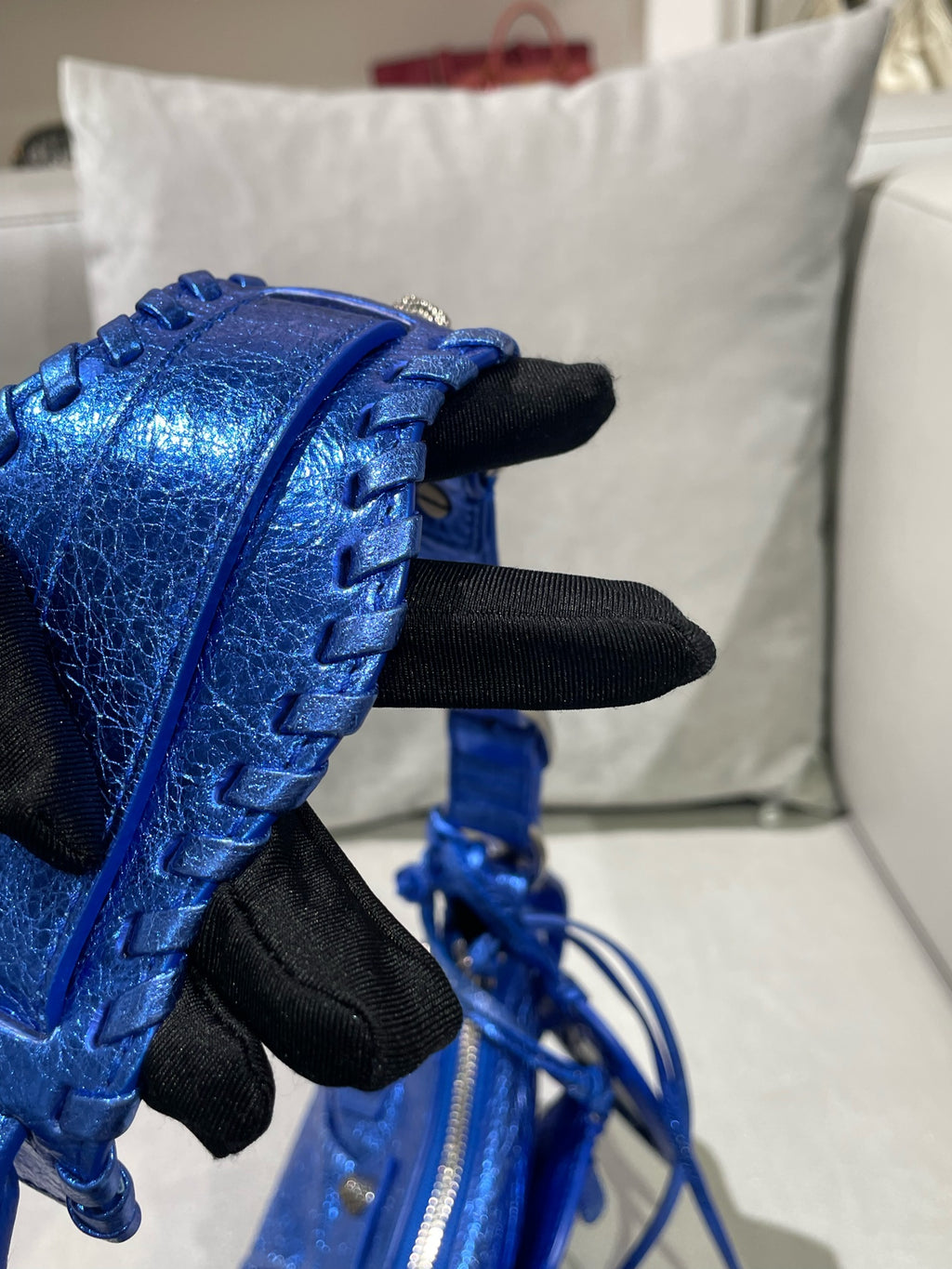 Balenciaga Metal Blue 6713090GT3Y4023