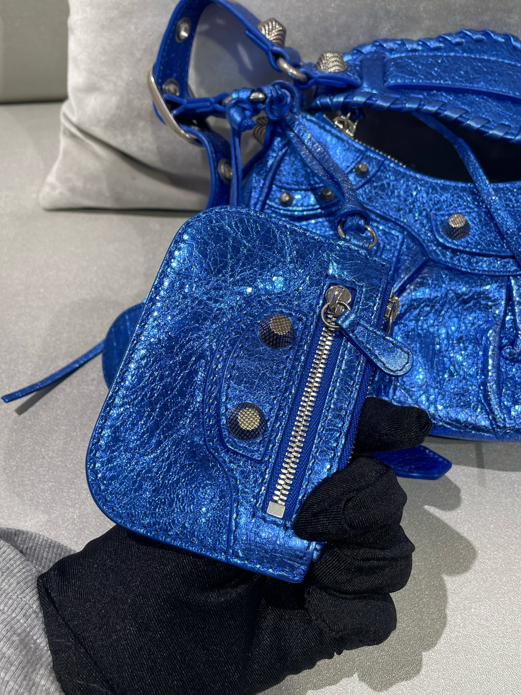 Balenciaga Metal Blue 6713090GT3Y4023
