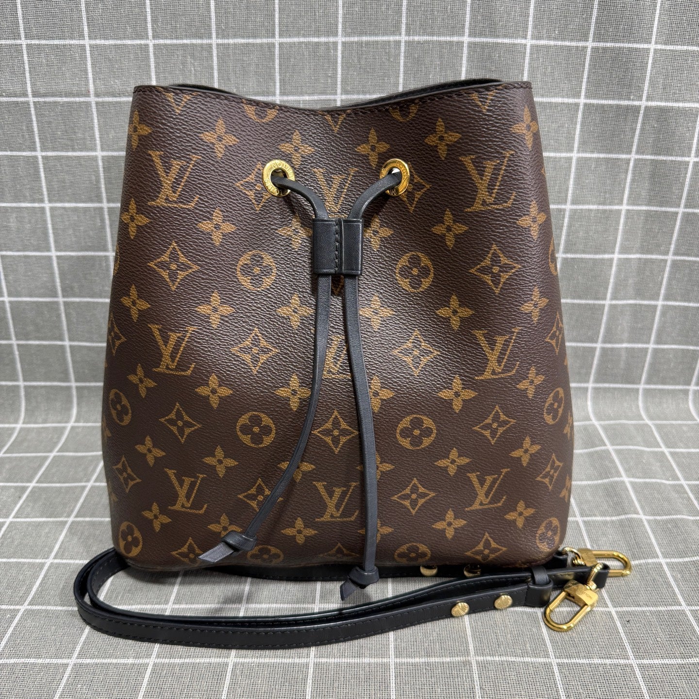 Louis Vuitton Néonoé Canvas Bucket & Drawstring Bag M44020